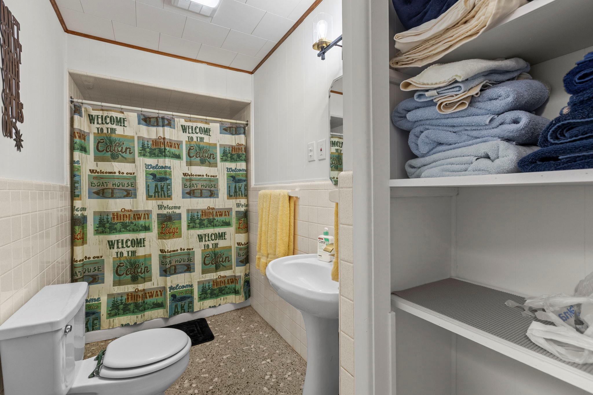 160 Lake Shore Dr, Horseshoe Bay, TX 78657