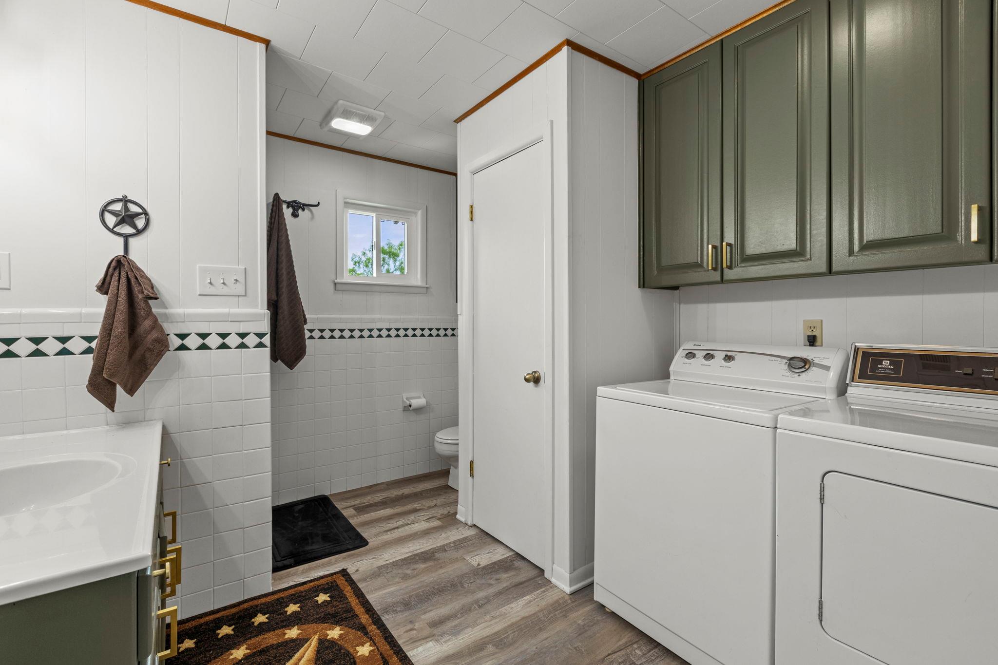 160 Lake Shore Dr, Horseshoe Bay, TX 78657