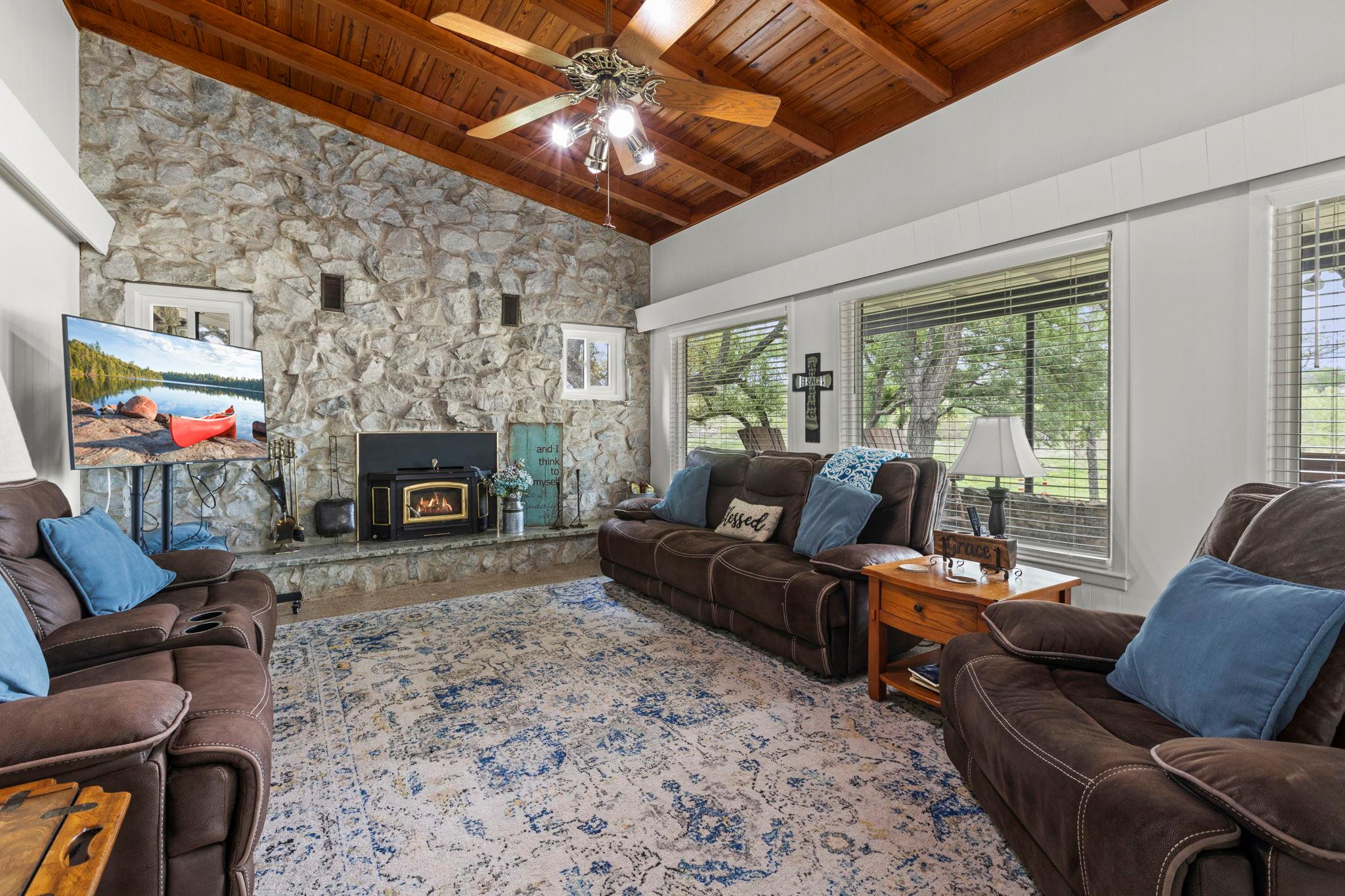 160 Lake Shore Dr, Horseshoe Bay, TX 78657