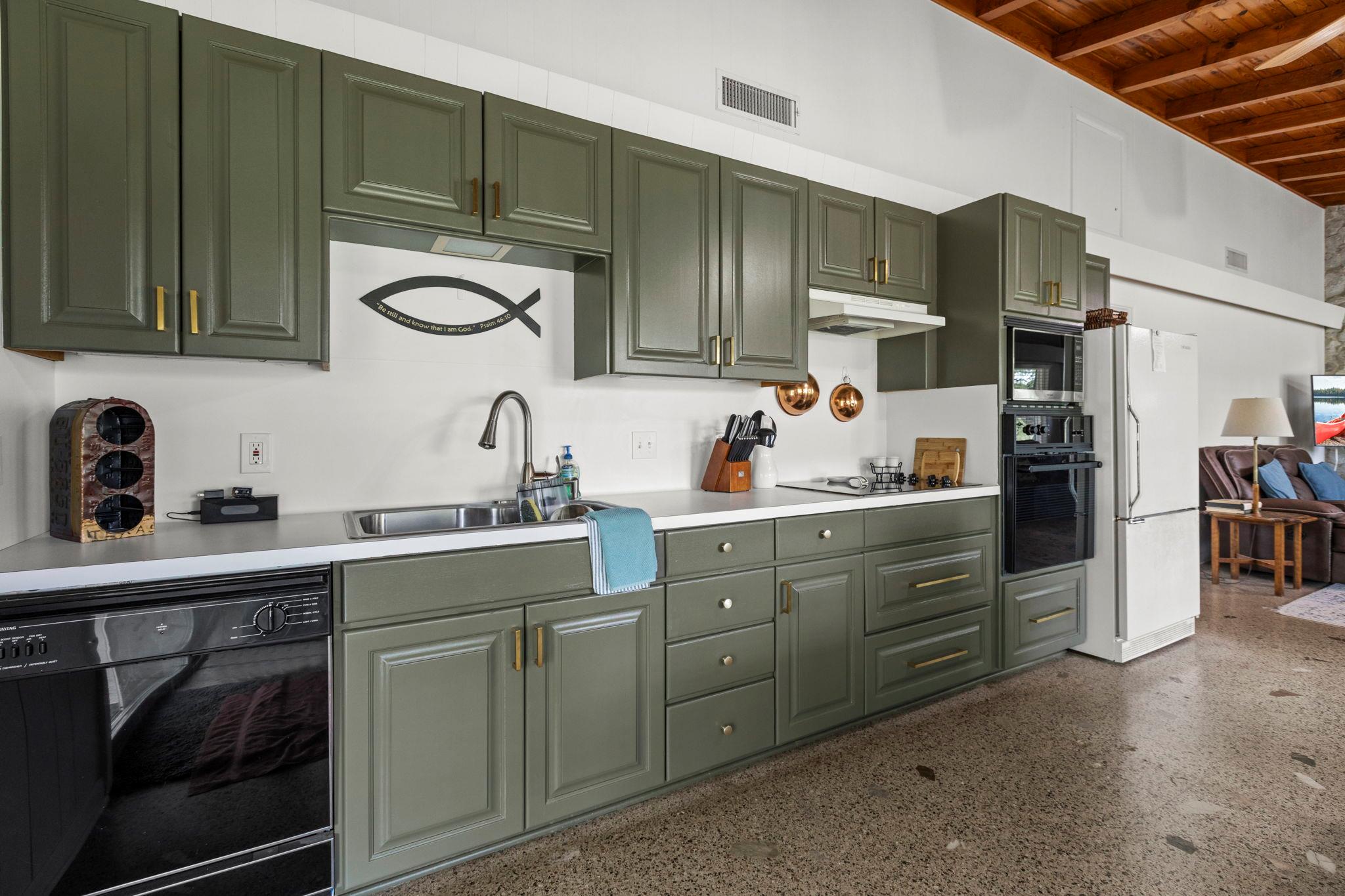 160 Lake Shore Dr, Horseshoe Bay, TX 78657