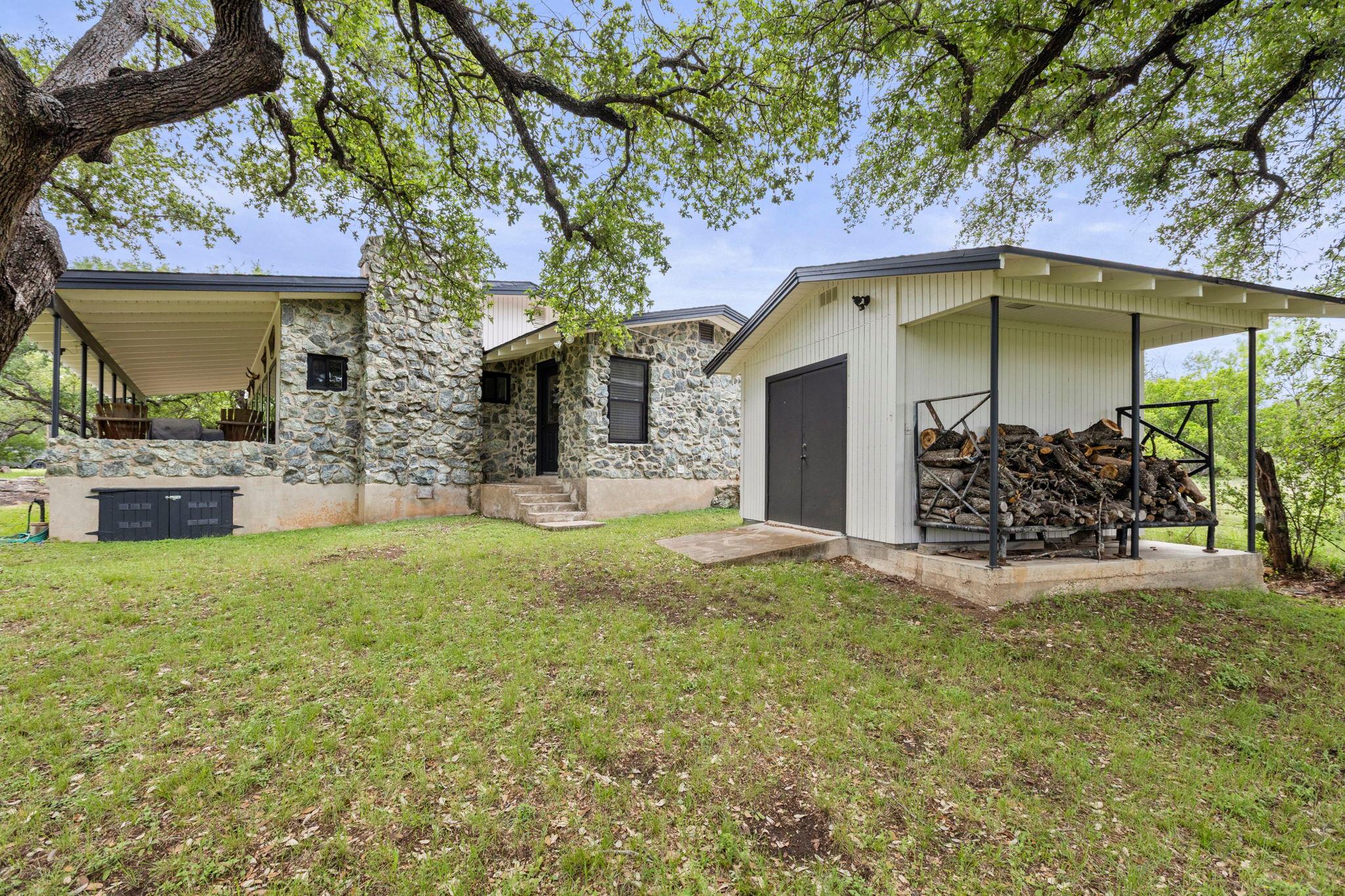 160 Lake Shore Dr, Horseshoe Bay, TX 78657