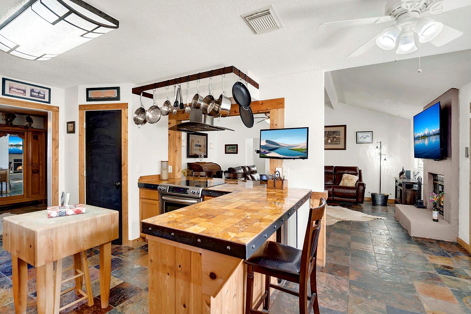 1106 Amanda, Canyon Lake, TX 78133