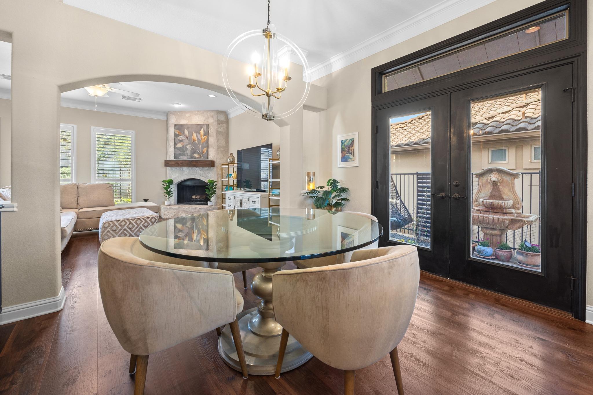 4 Hightrail Way, The Hills, TX 78738