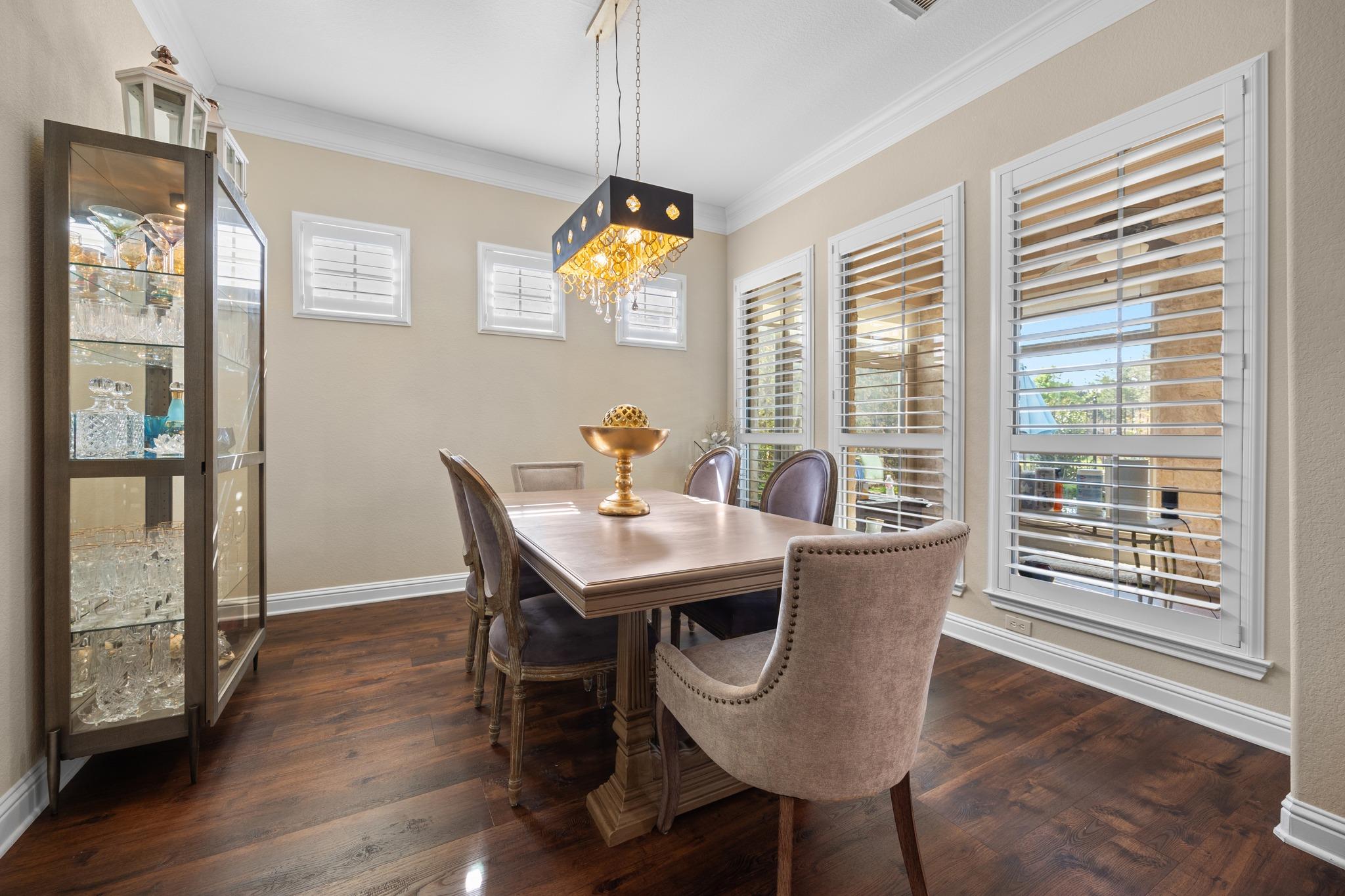 4 Hightrail Way, The Hills, TX 78738