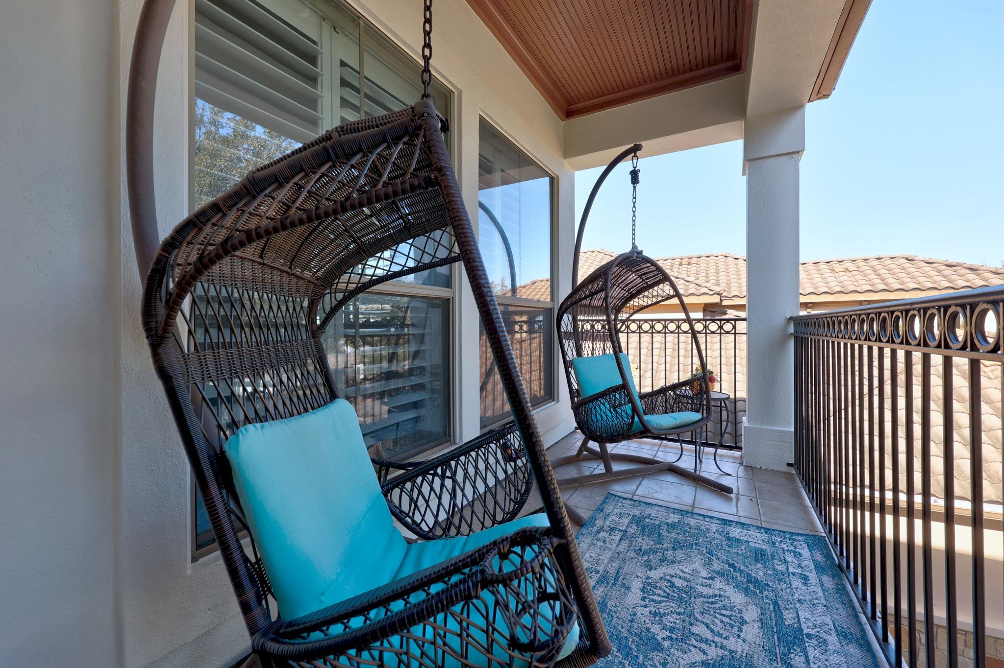 4 Hightrail Way, The Hills, TX 78738