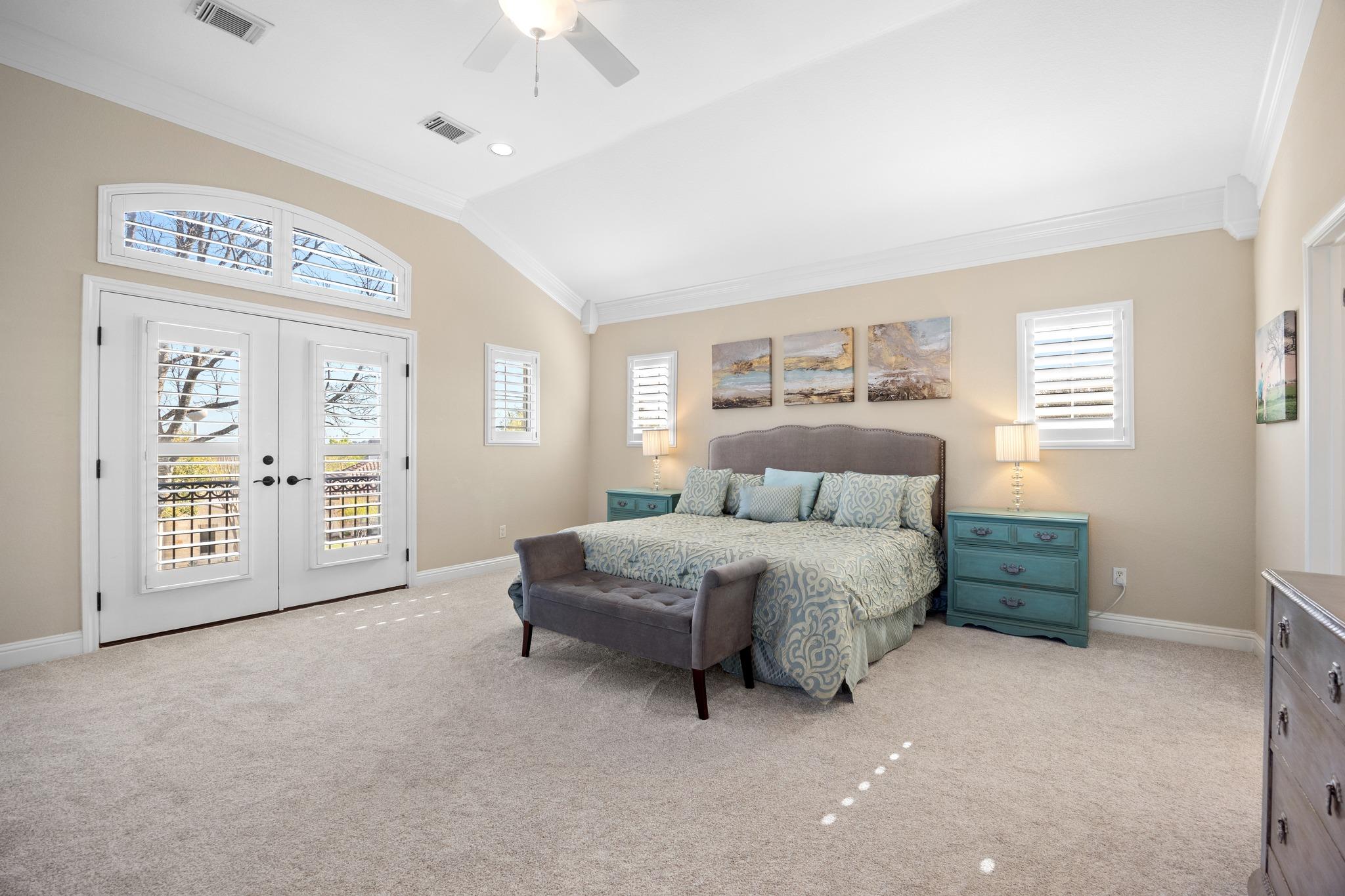 4 Hightrail Way, The Hills, TX 78738