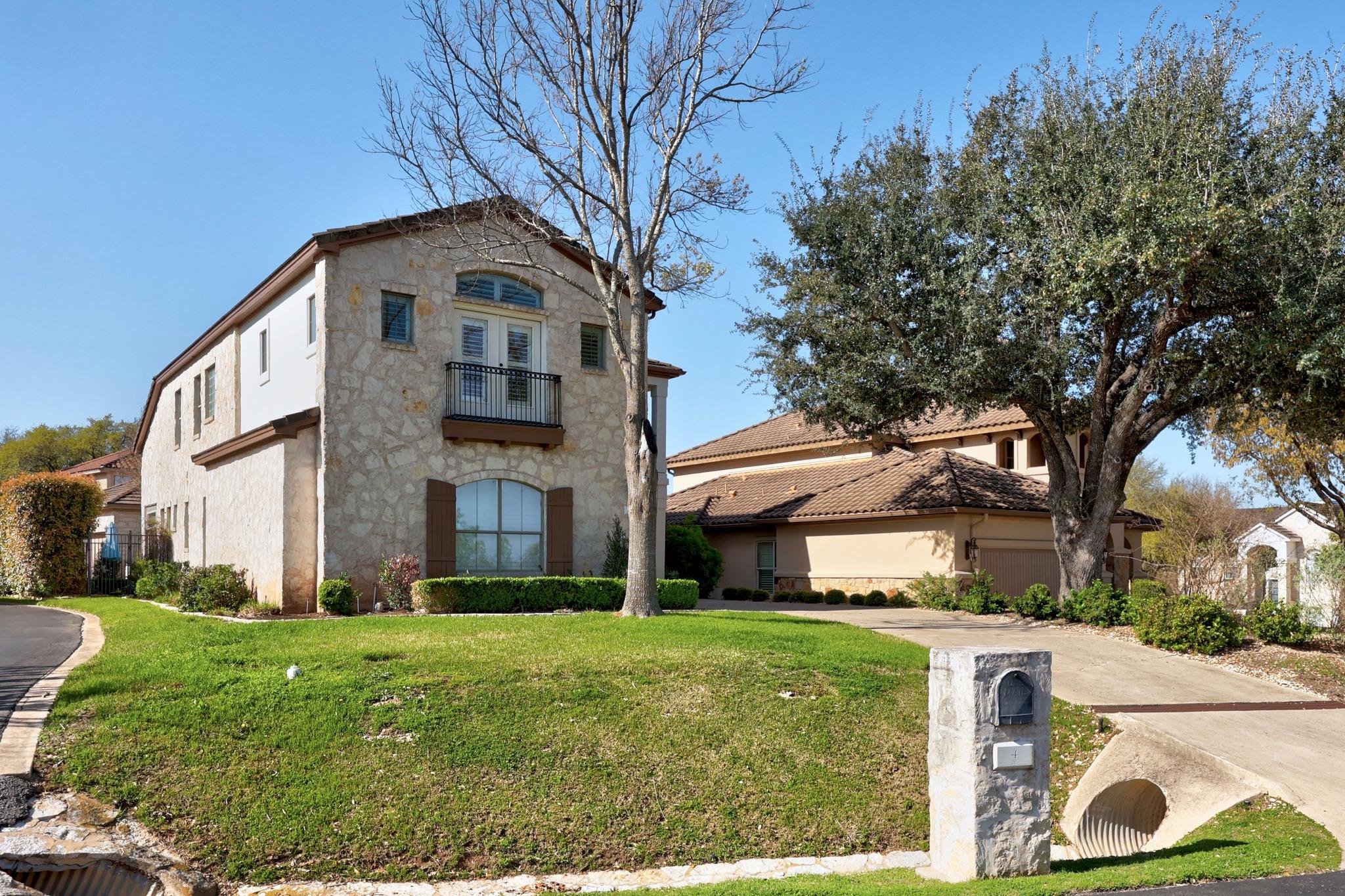 4 Hightrail Way, The Hills, TX 78738