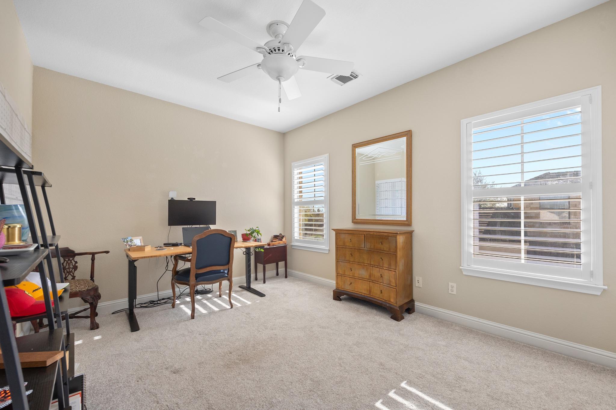 4 Hightrail Way, The Hills, TX 78738