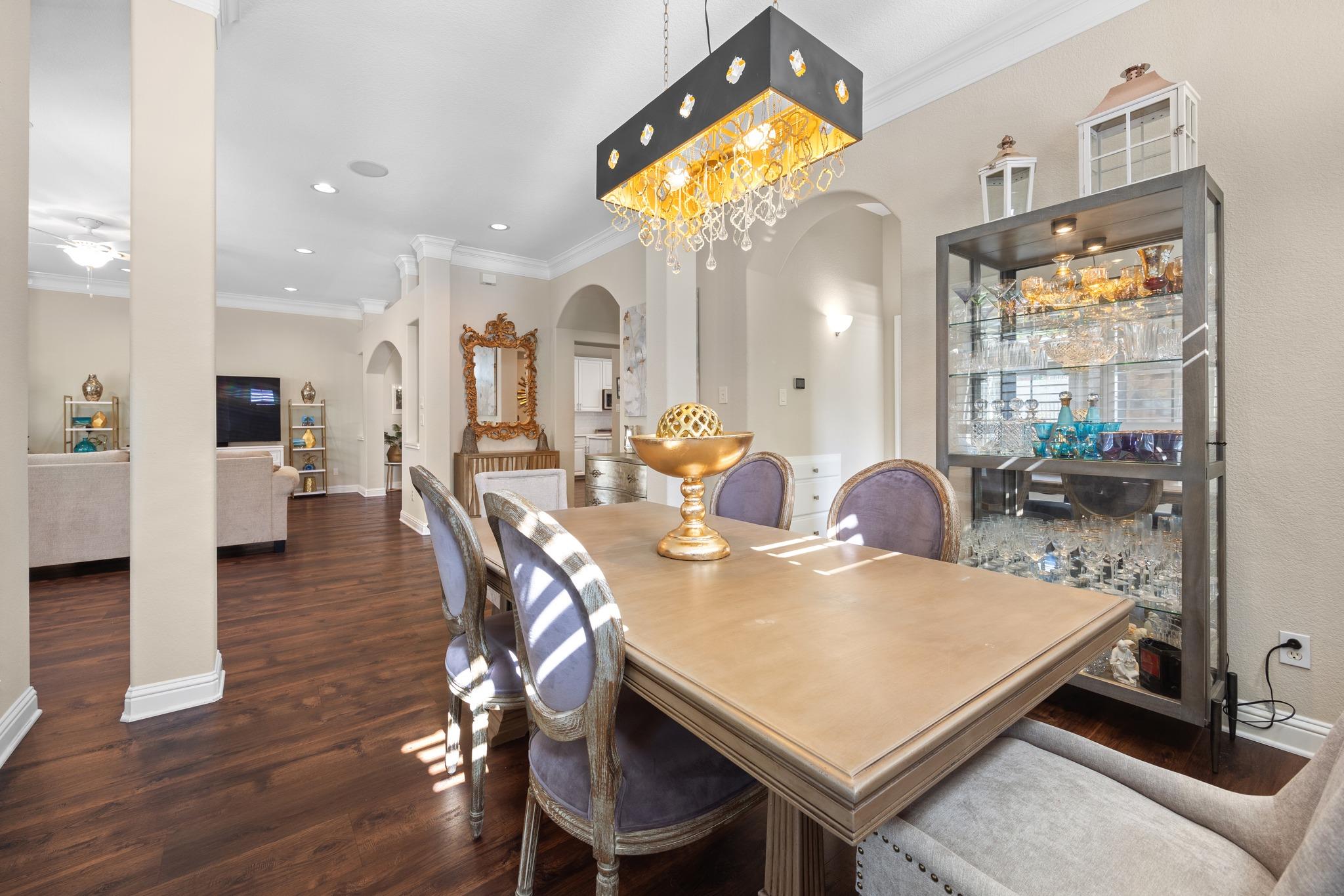 4 Hightrail Way, The Hills, TX 78738