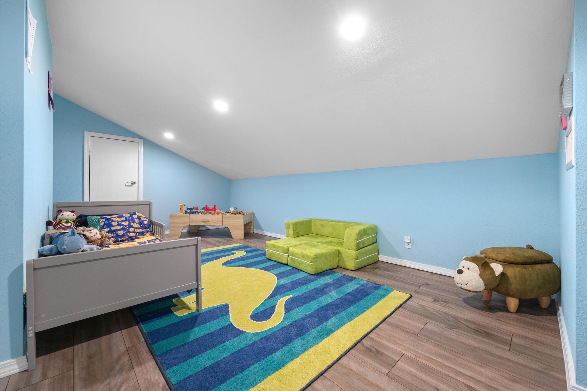 4 Hightrail Way, The Hills, TX 78738