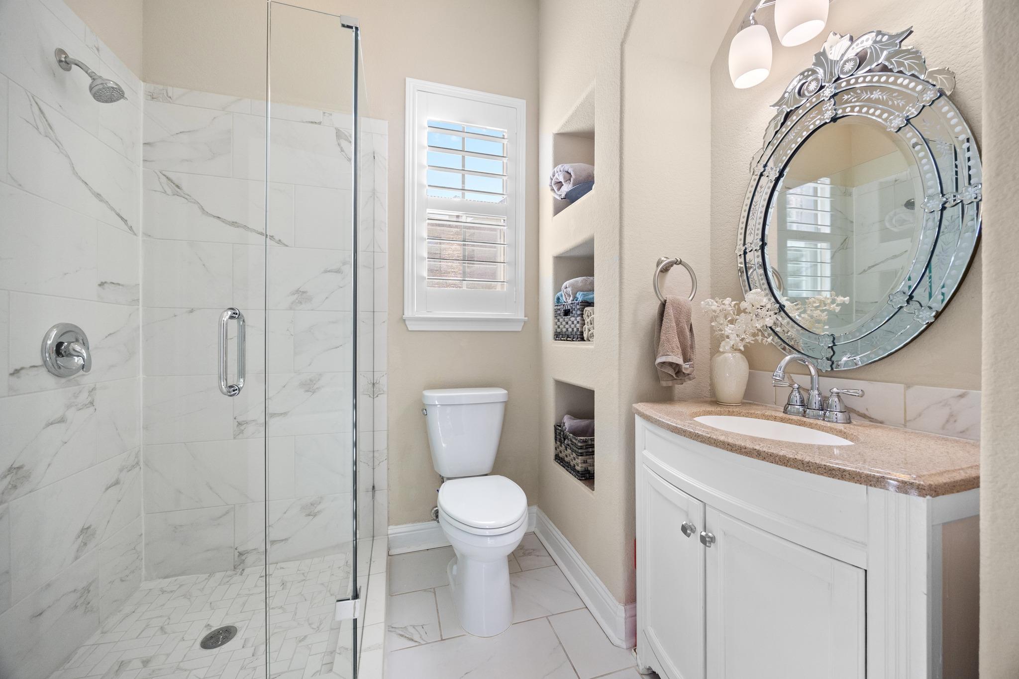 4 Hightrail Way, The Hills, TX 78738