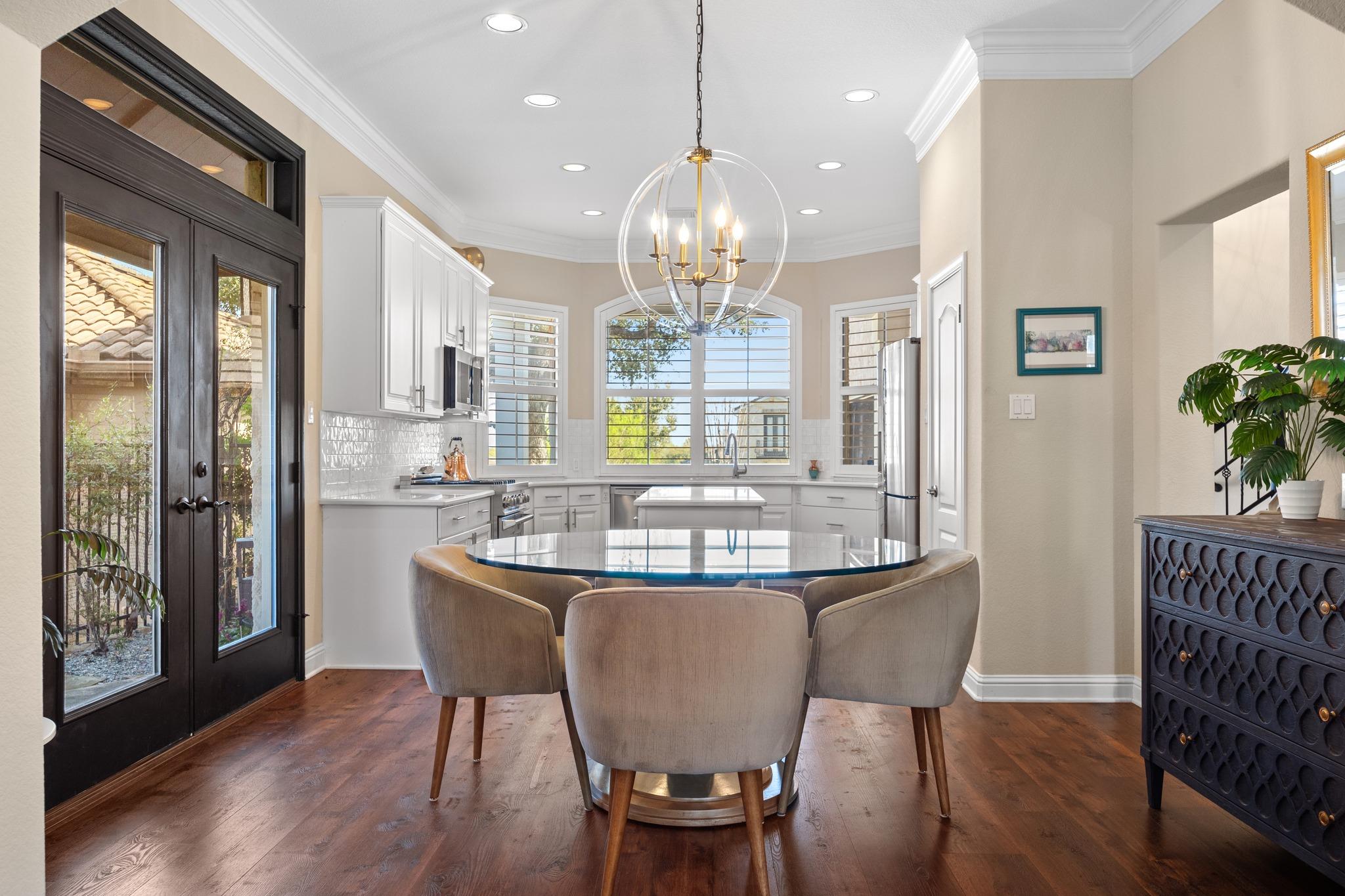 4 Hightrail Way, The Hills, TX 78738