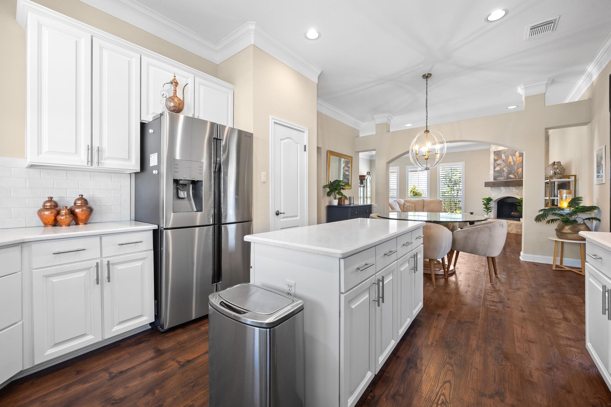 4 Hightrail Way, The Hills, TX 78738