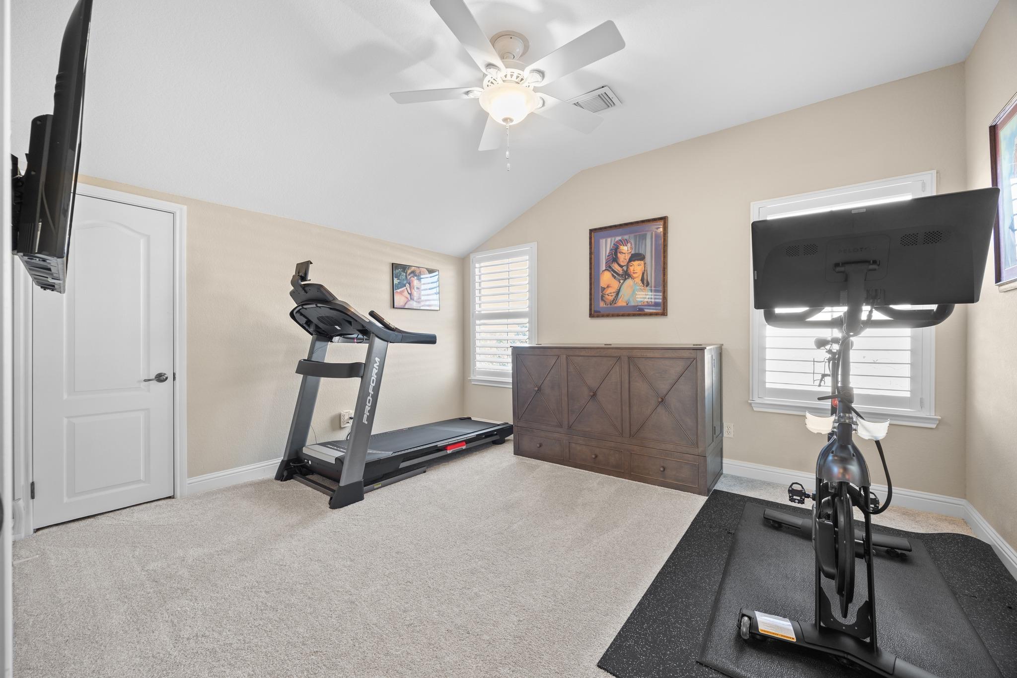 4 Hightrail Way, The Hills, TX 78738