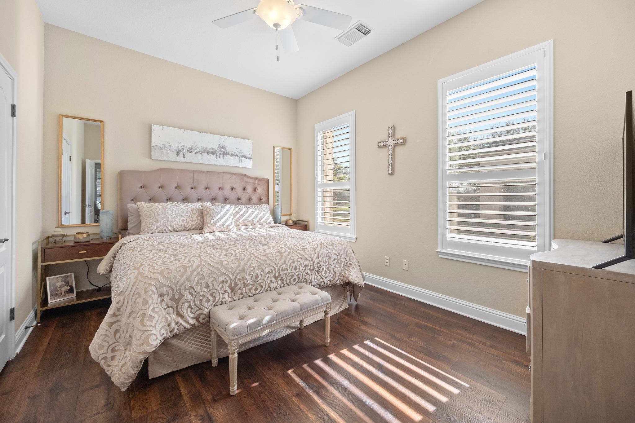 4 Hightrail Way, The Hills, TX 78738