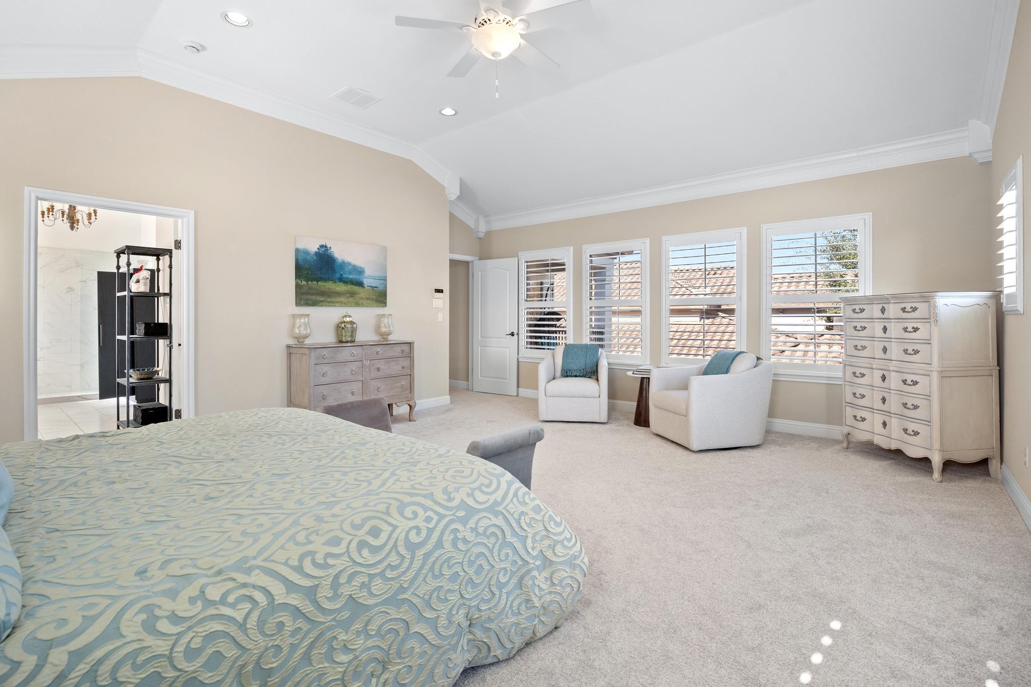 4 Hightrail Way, The Hills, TX 78738