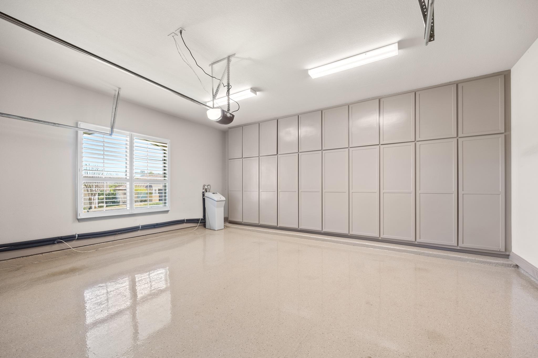 4 Hightrail Way, The Hills, TX 78738