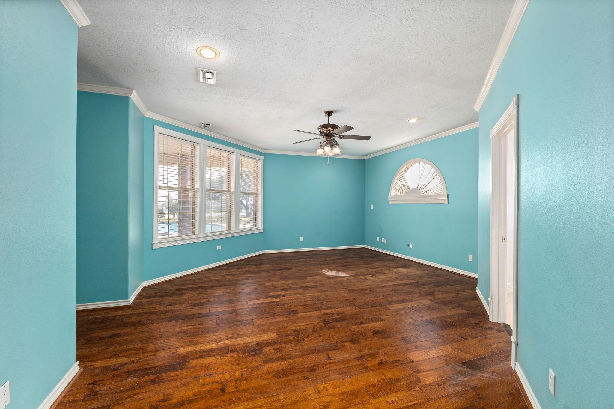 803 S Converse St, Flatonia, TX 78941