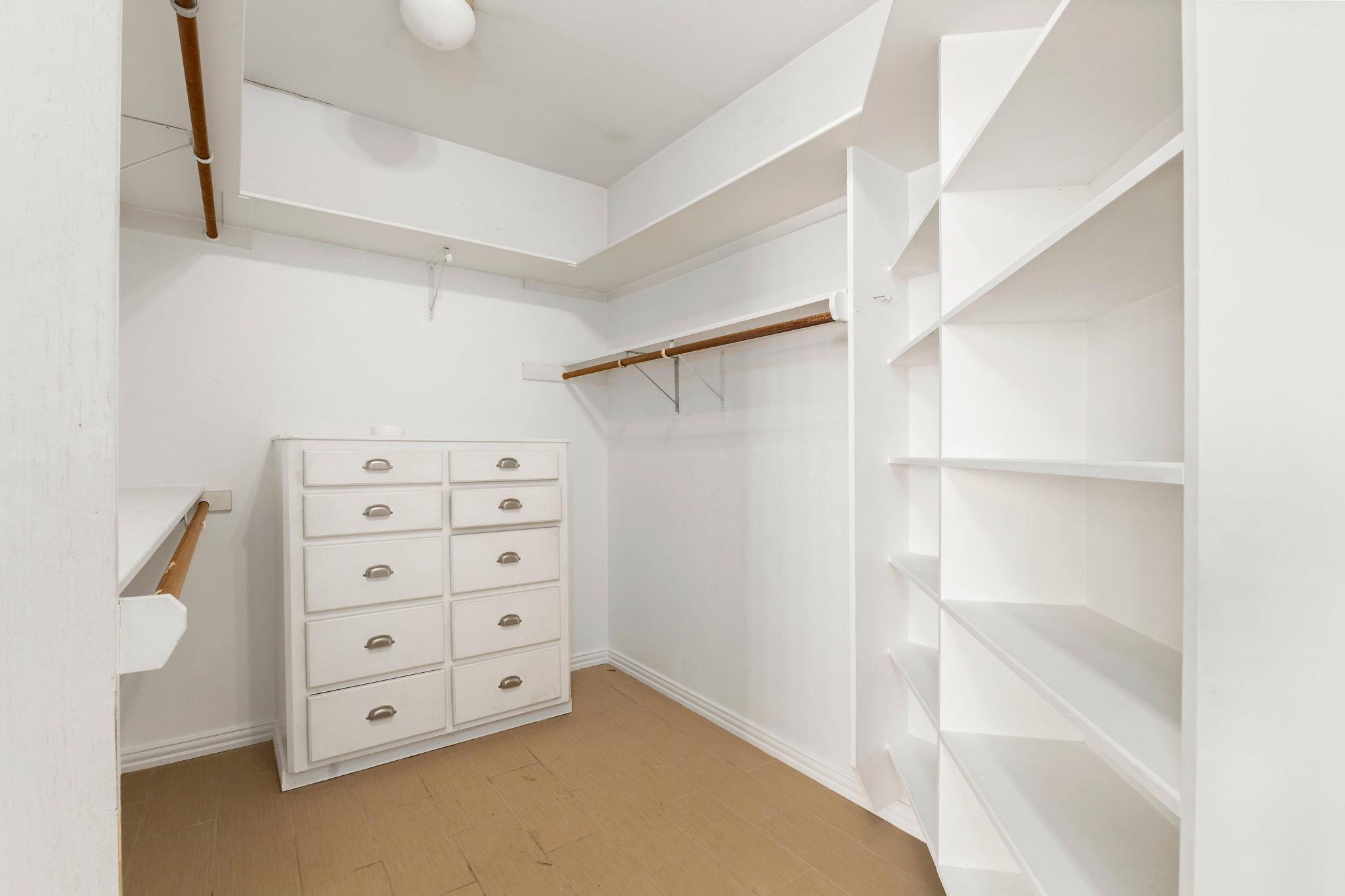 803 S Converse St, Flatonia, TX 78941