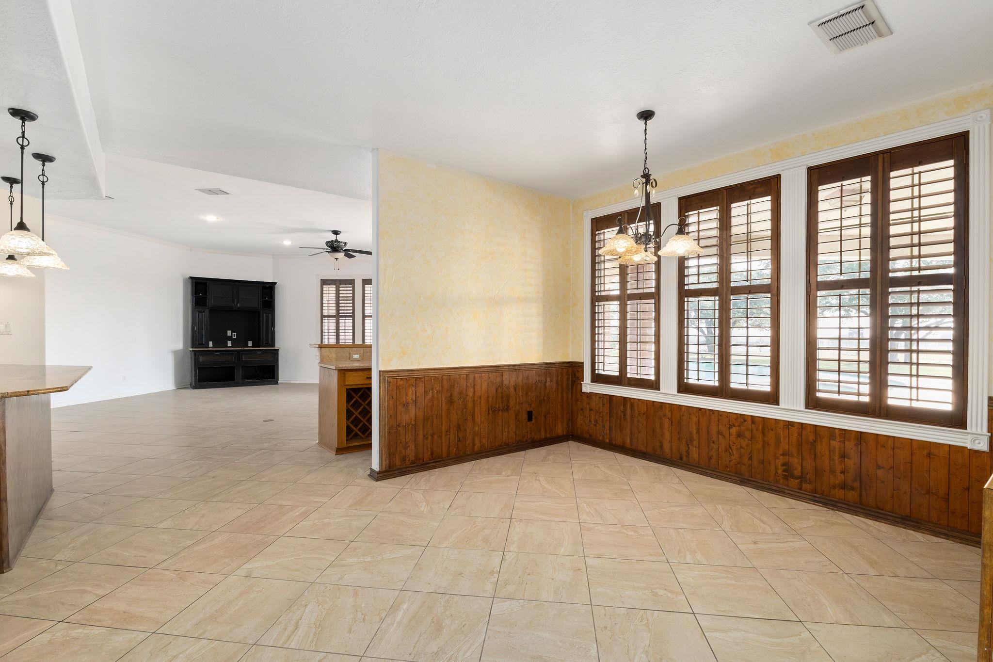 803 S Converse St, Flatonia, TX 78941