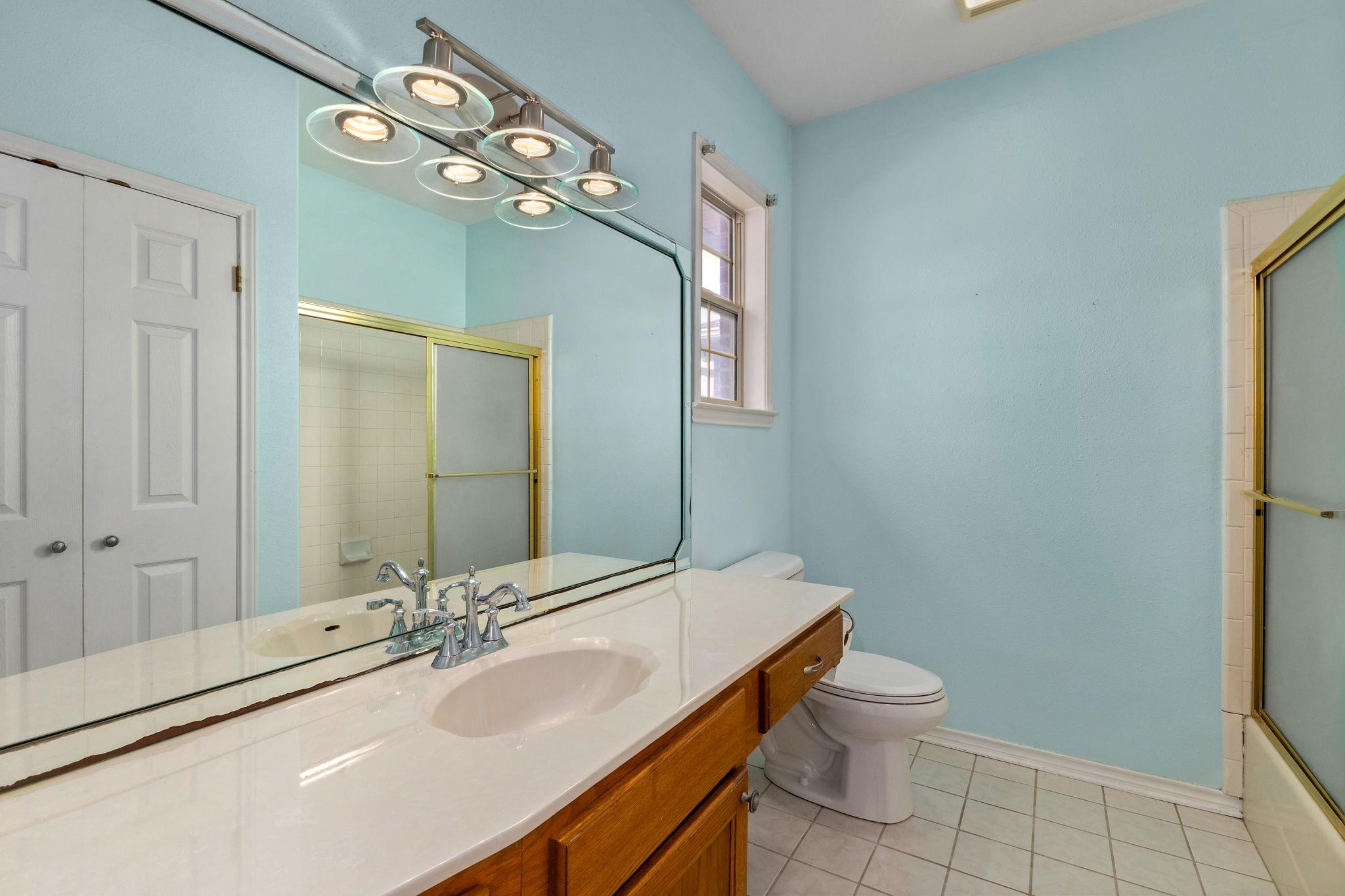 803 S Converse St, Flatonia, TX 78941