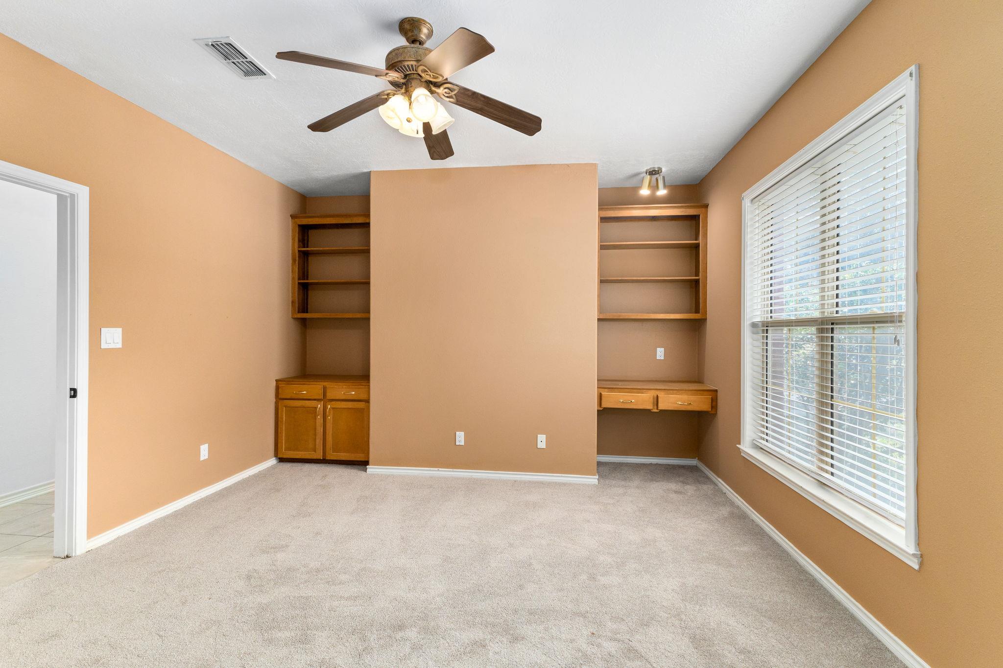 803 S Converse St, Flatonia, TX 78941