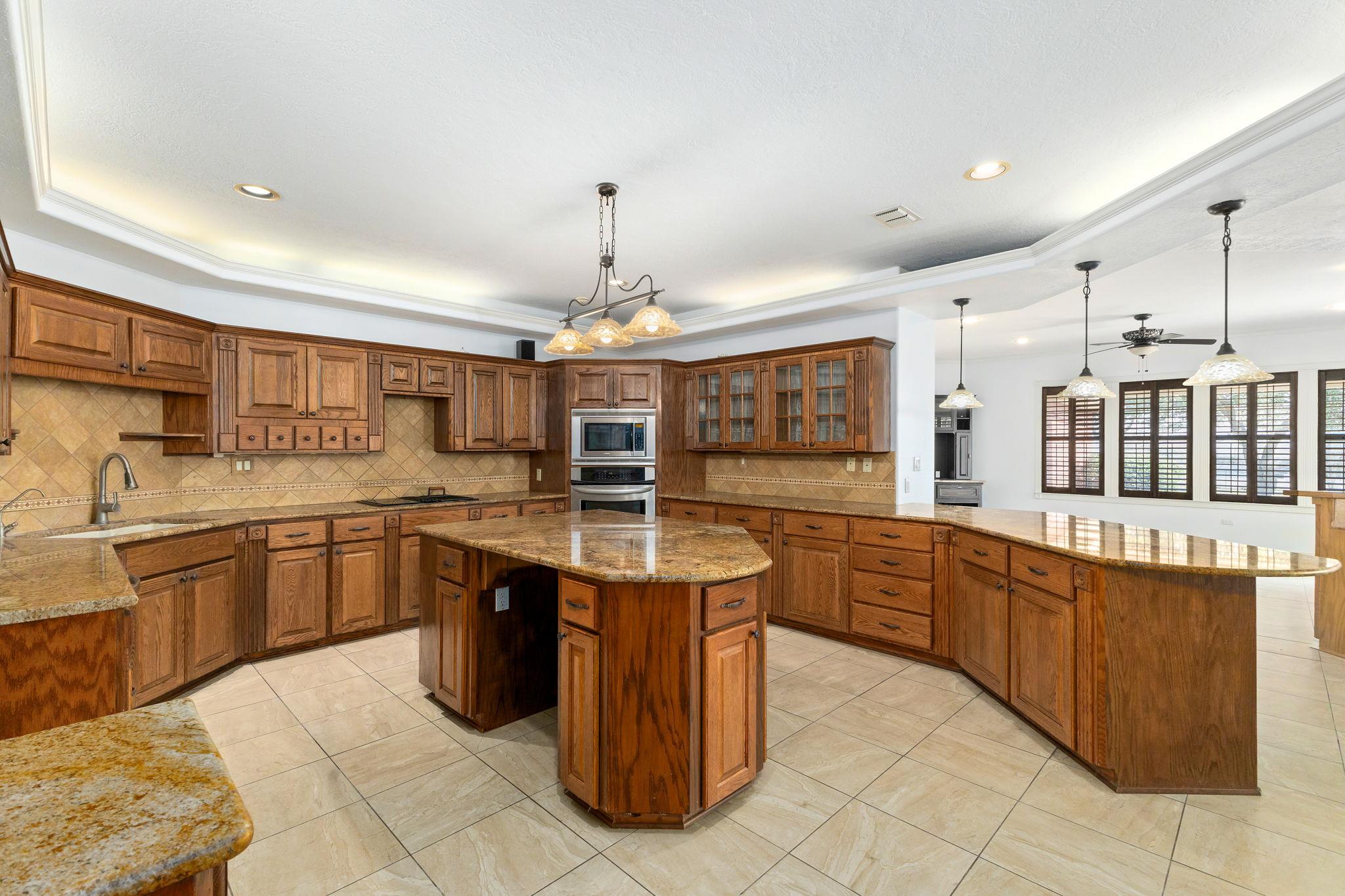 803 S Converse St, Flatonia, TX 78941