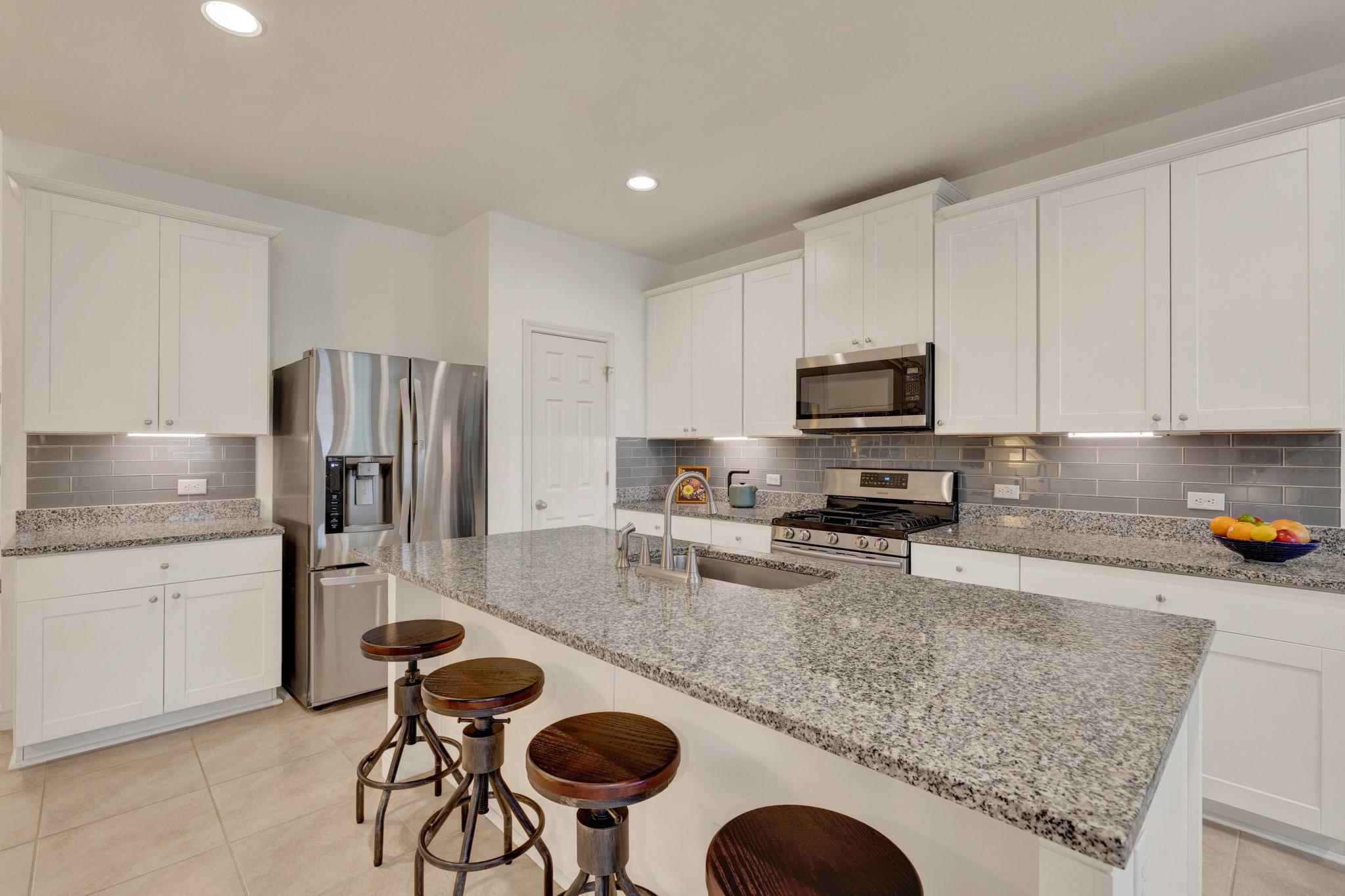 236 Mary Max Cir, San Marcos, TX 78666