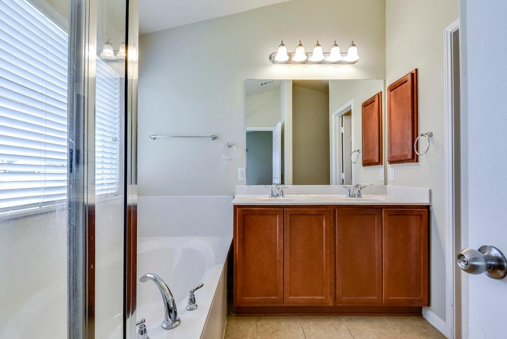 18401 NE FRIENDSHIP HILL Dr, Pflugerville, TX 78660