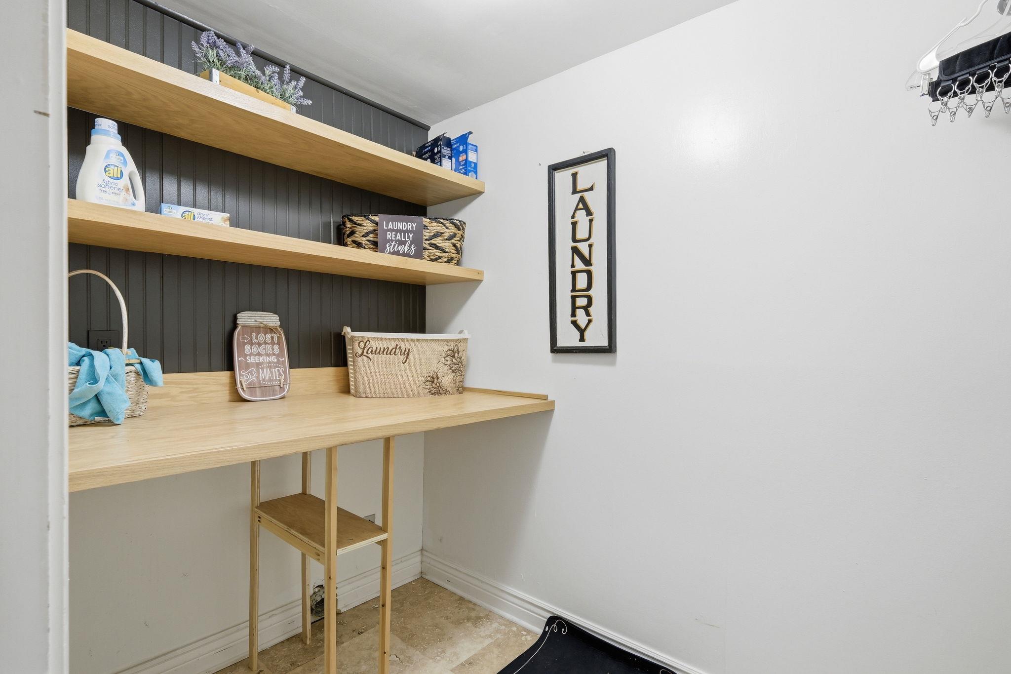 1306 Oakridge Dr, Round Rock, TX 78681