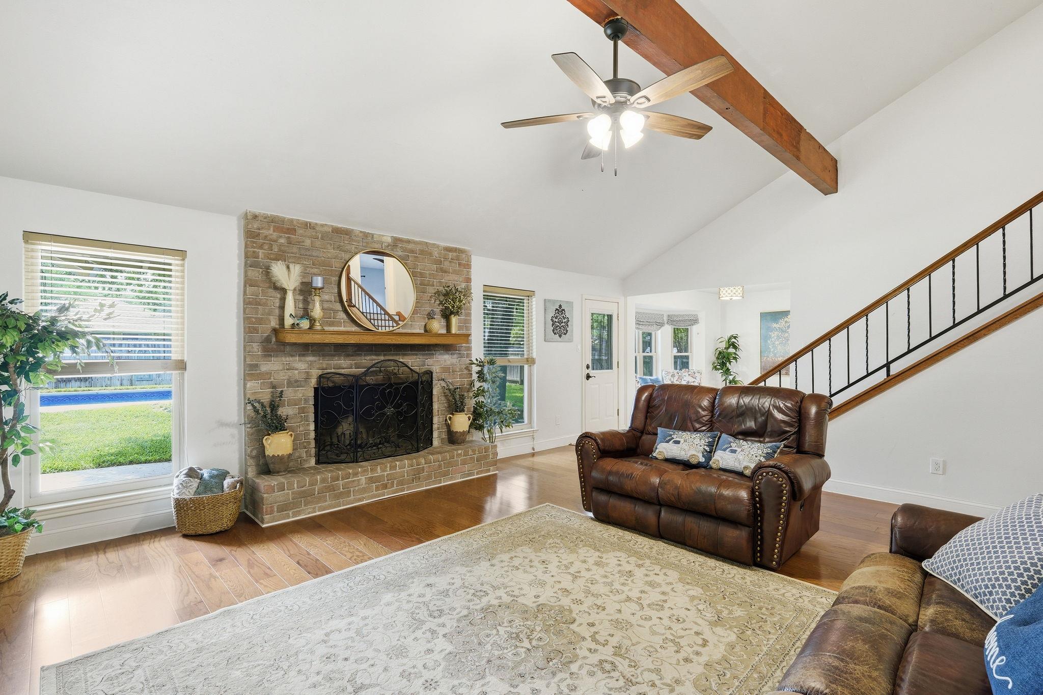 1306 Oakridge Dr, Round Rock, TX 78681