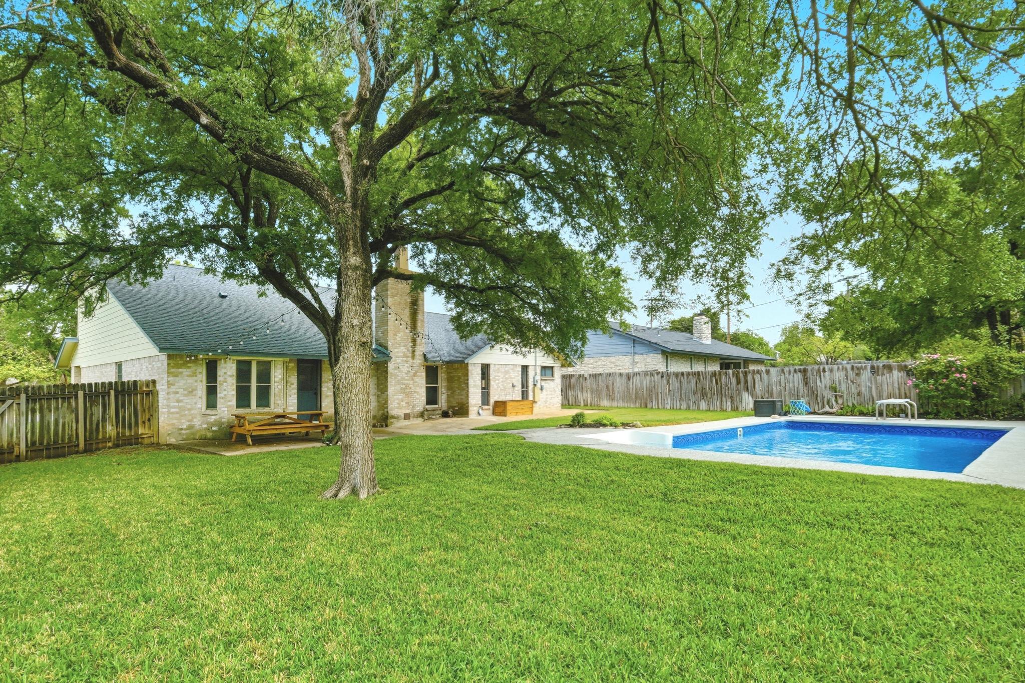 1306 Oakridge Dr, Round Rock, TX 78681