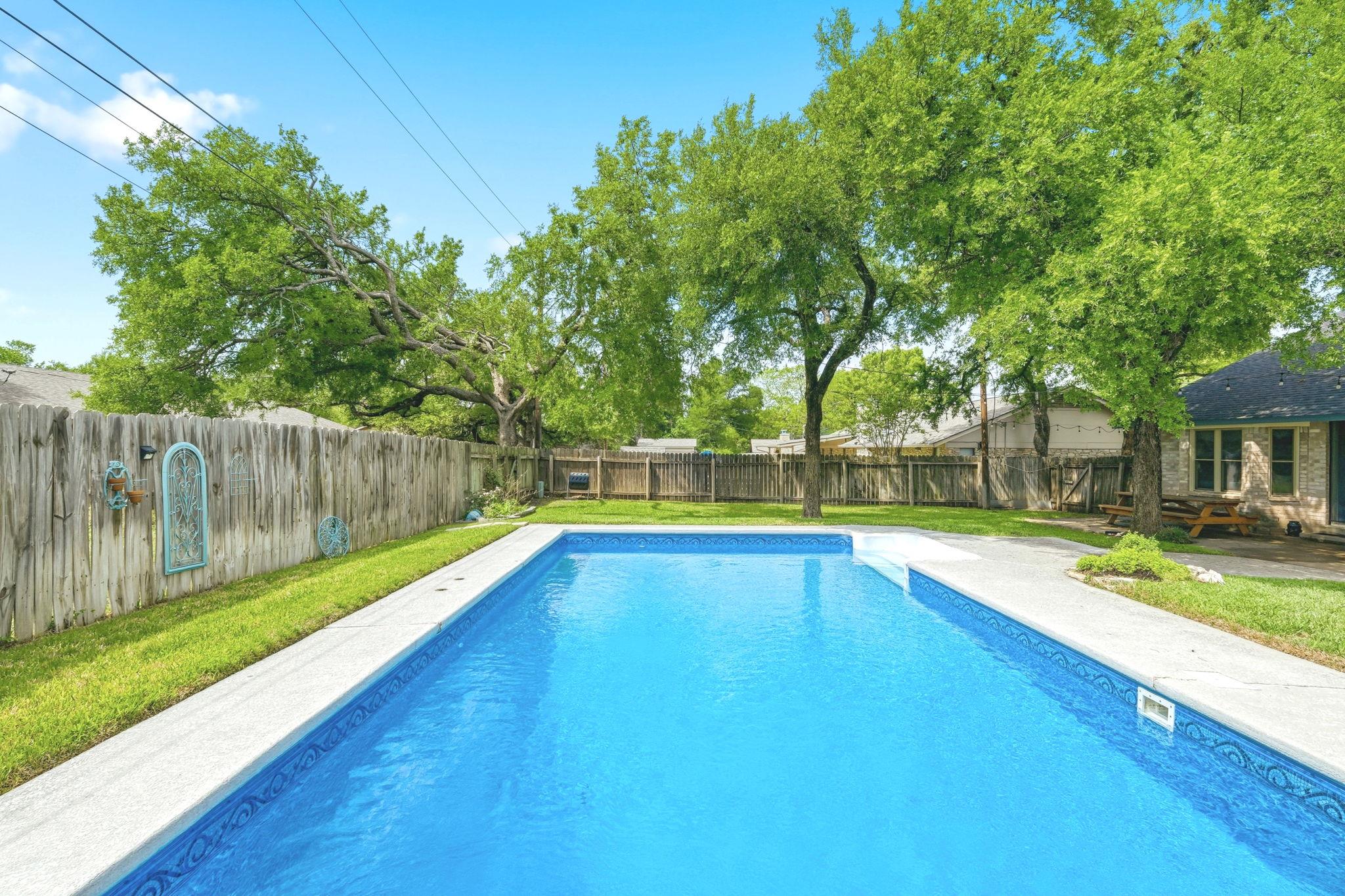 1306 Oakridge Dr, Round Rock, TX 78681