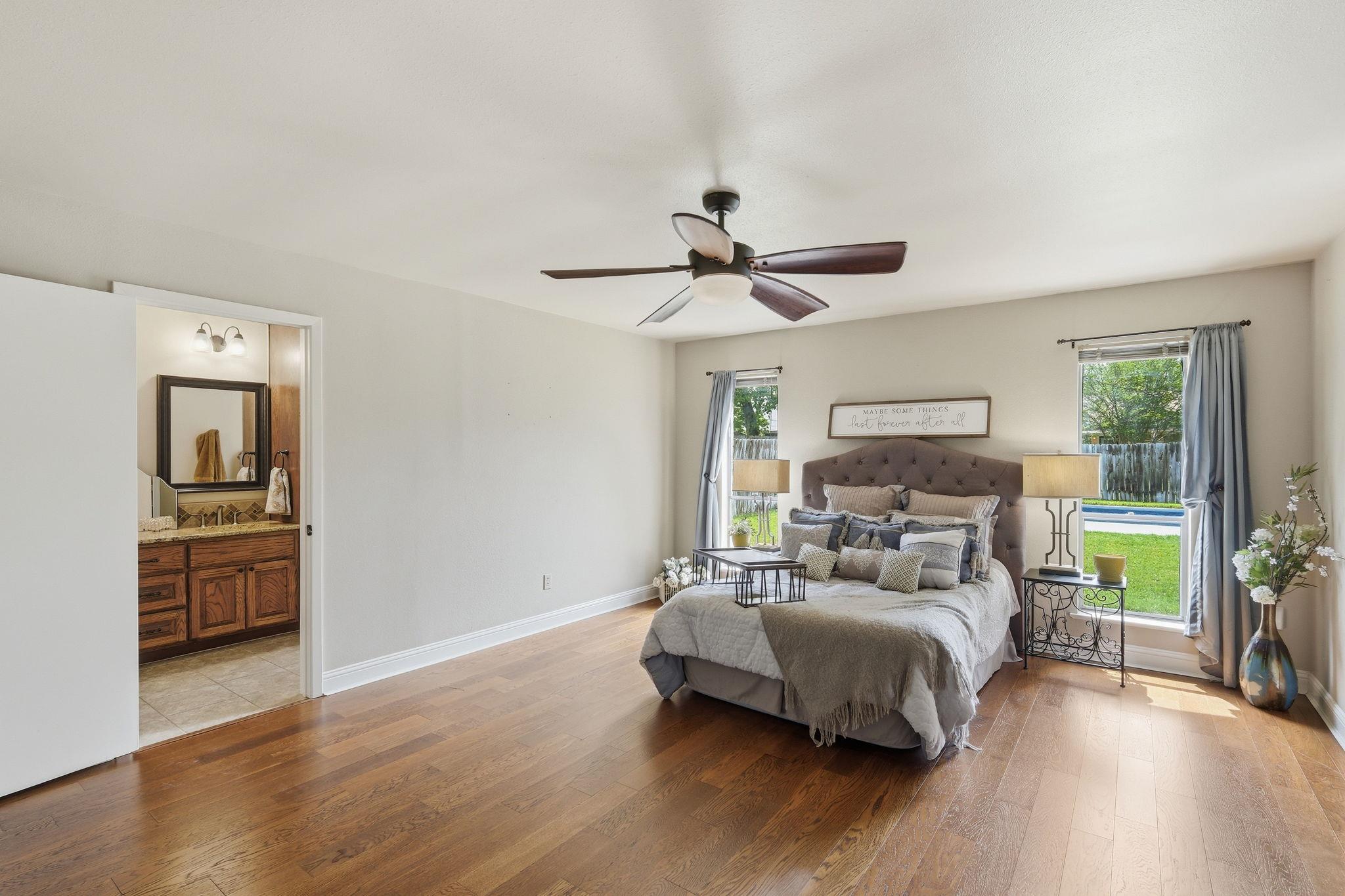 1306 Oakridge Dr, Round Rock, TX 78681