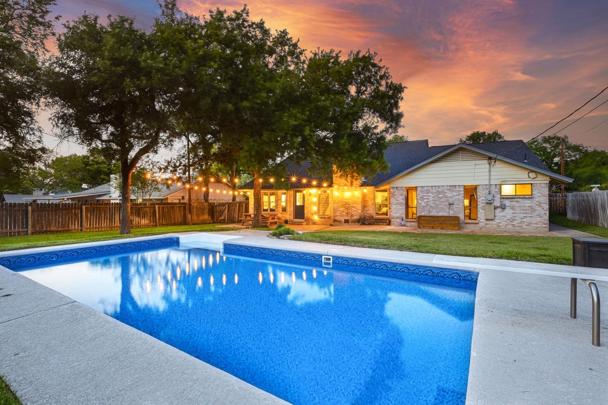 1306 Oakridge Dr, Round Rock, TX 78681