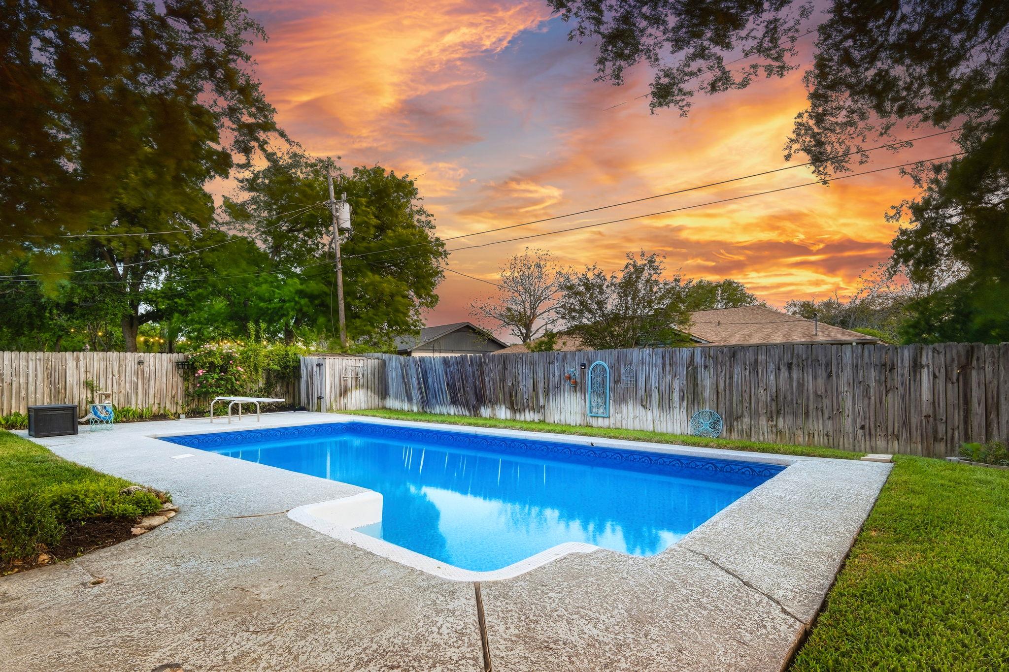 1306 Oakridge Dr, Round Rock, TX 78681