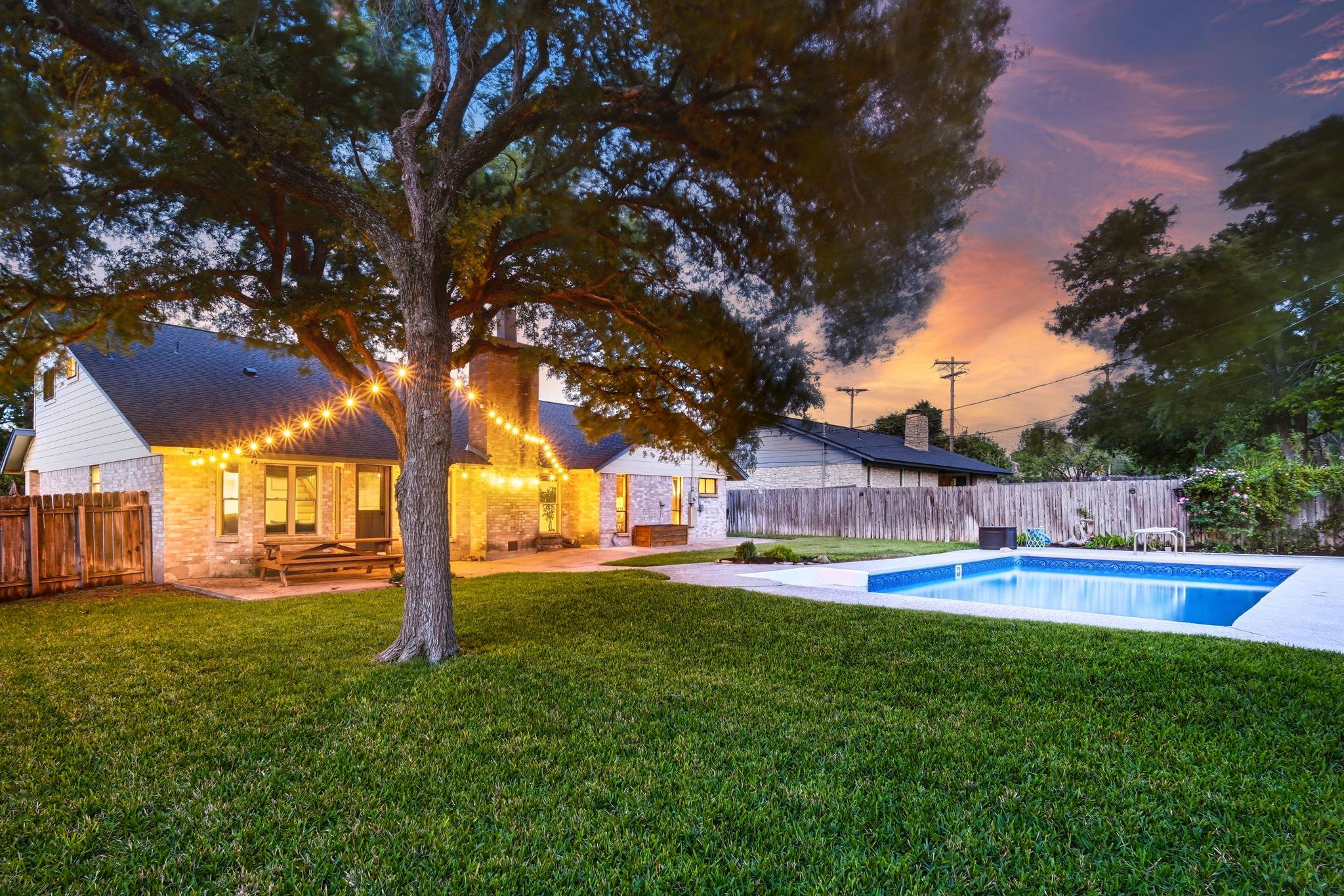 1306 Oakridge Dr, Round Rock, TX 78681