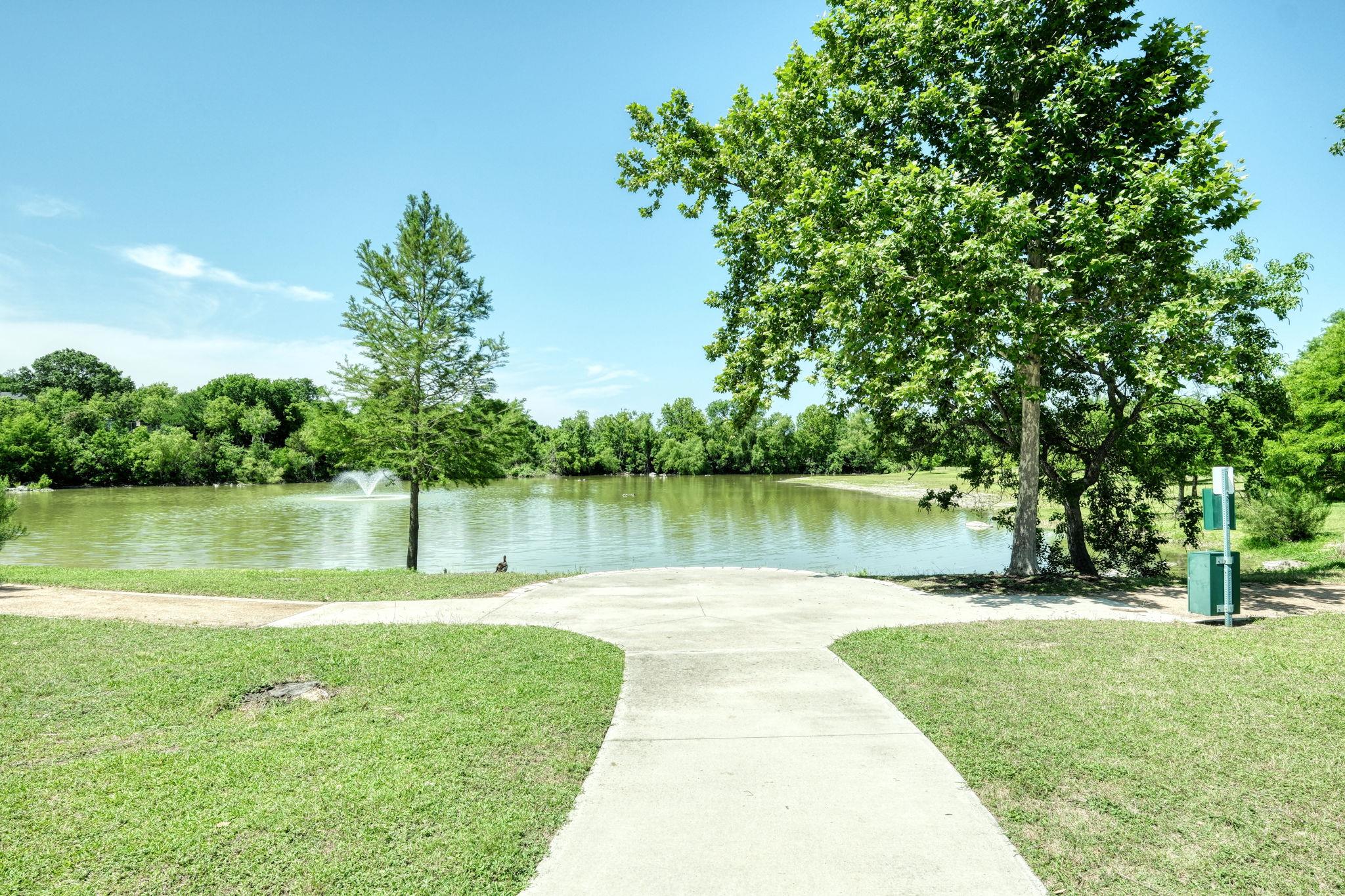 1306 Oakridge Dr, Round Rock, TX 78681