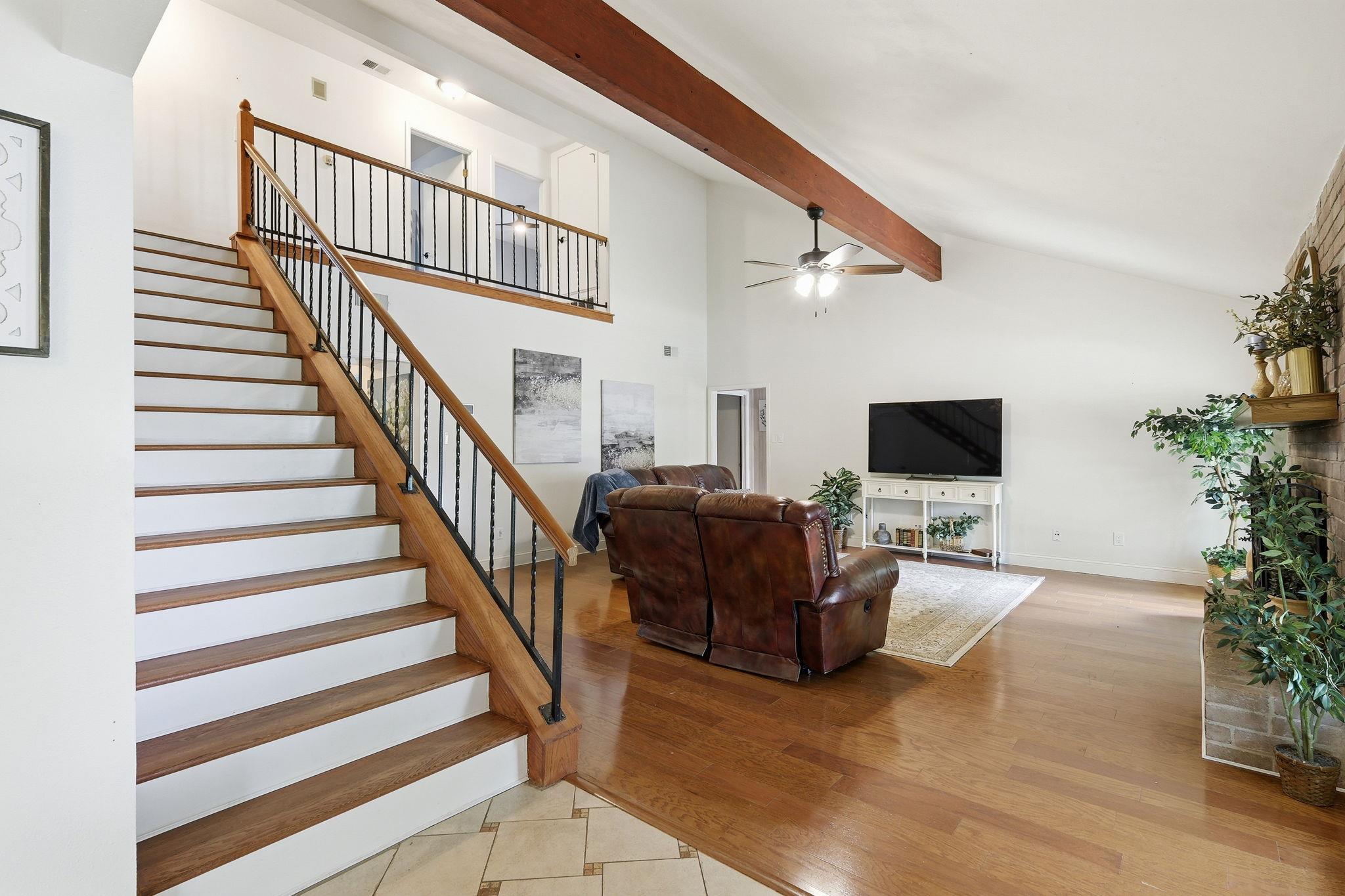 1306 Oakridge Dr, Round Rock, TX 78681