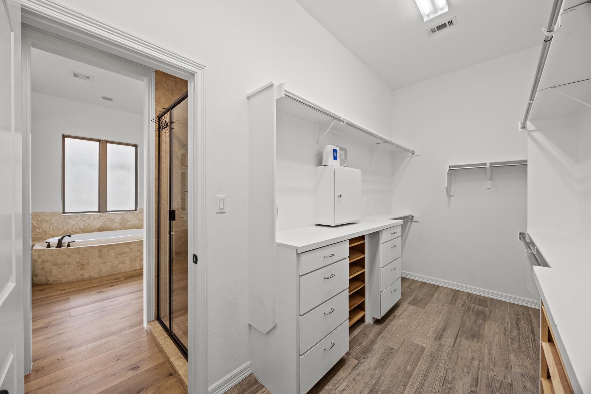 366 Mirafield Ln, Austin, TX 78737