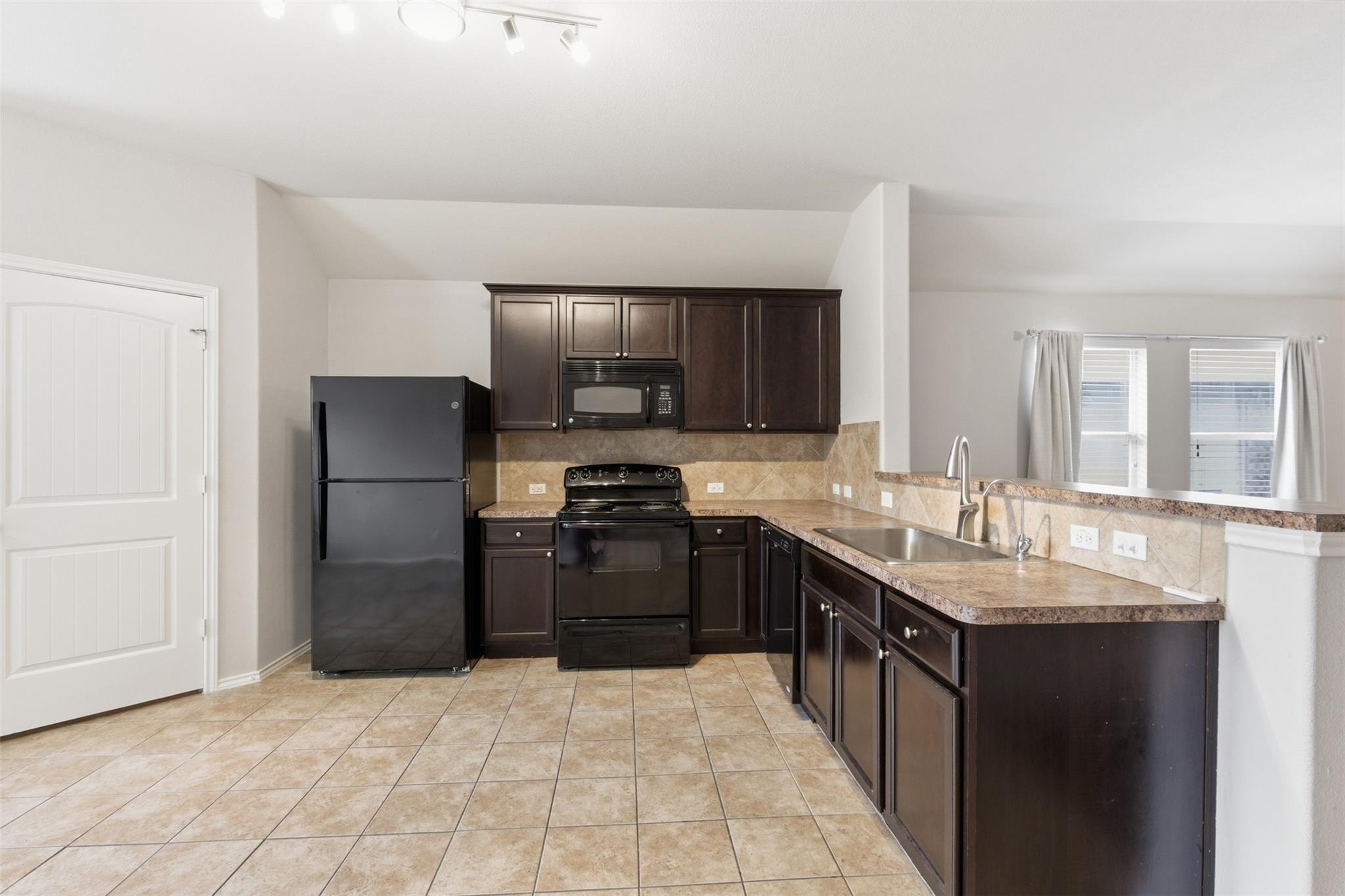 18420 Cloudmore Ln, Elgin, TX 78621