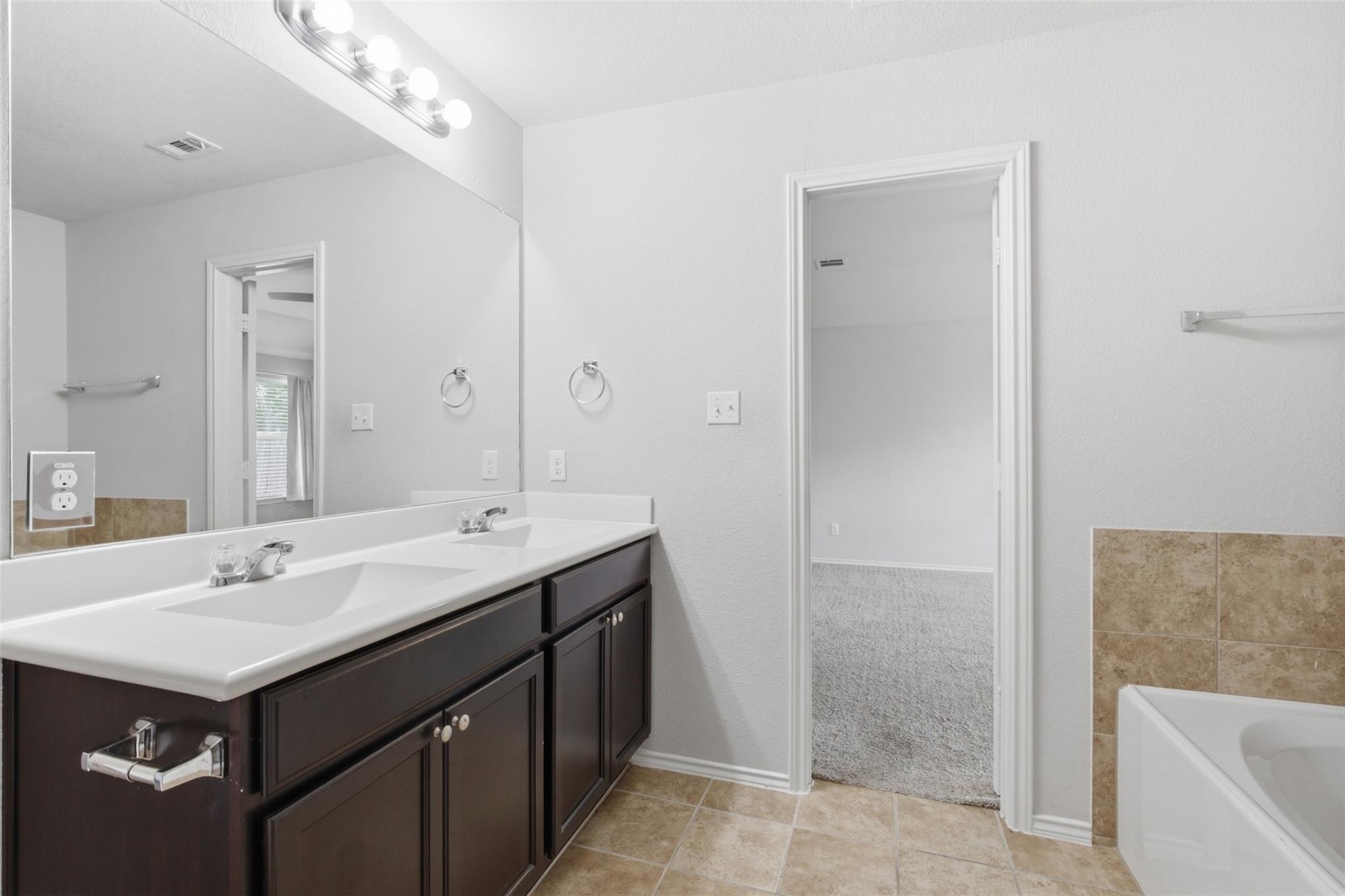 18420 Cloudmore Ln, Elgin, TX 78621