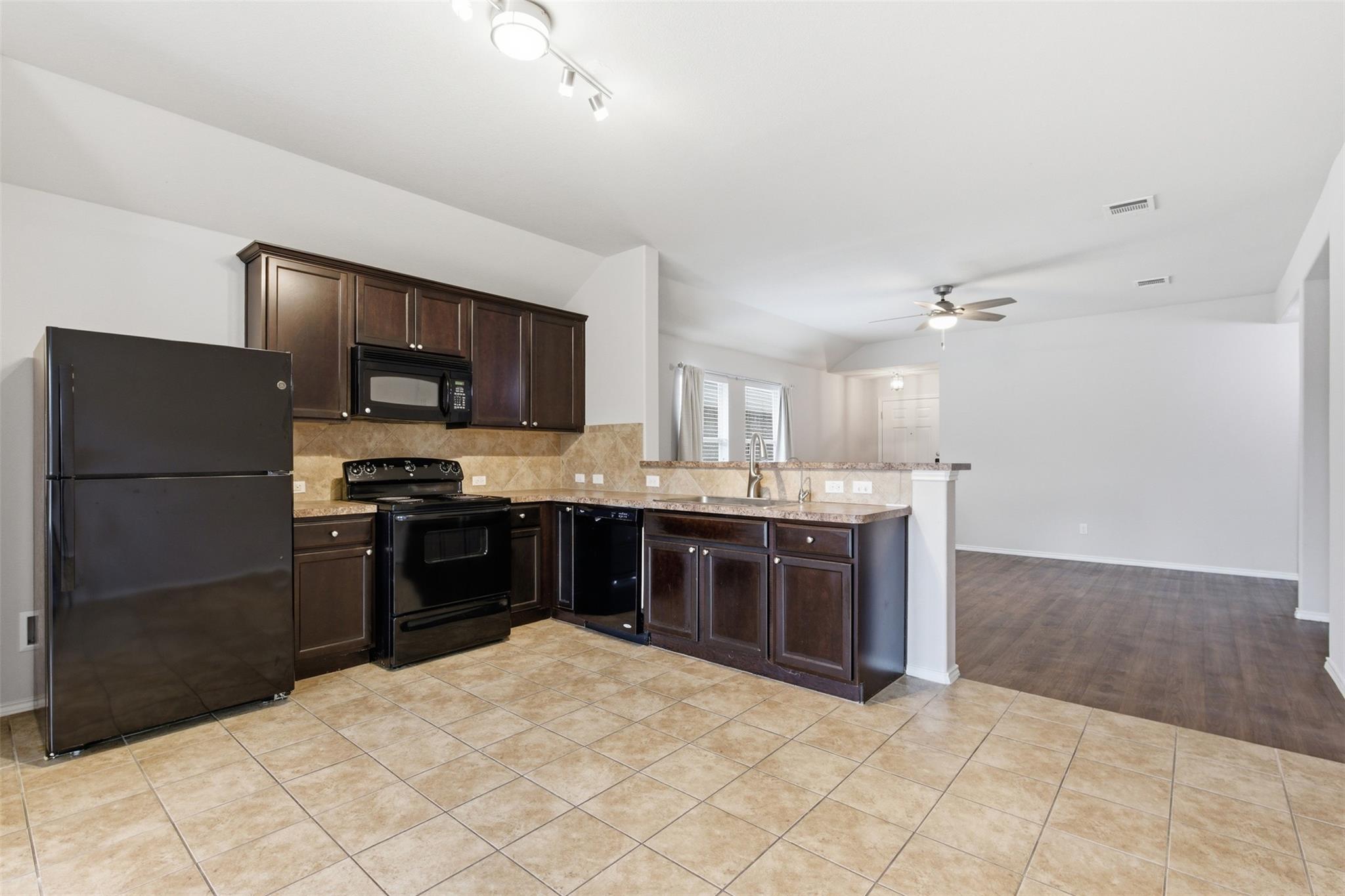 18420 Cloudmore Ln, Elgin, TX 78621