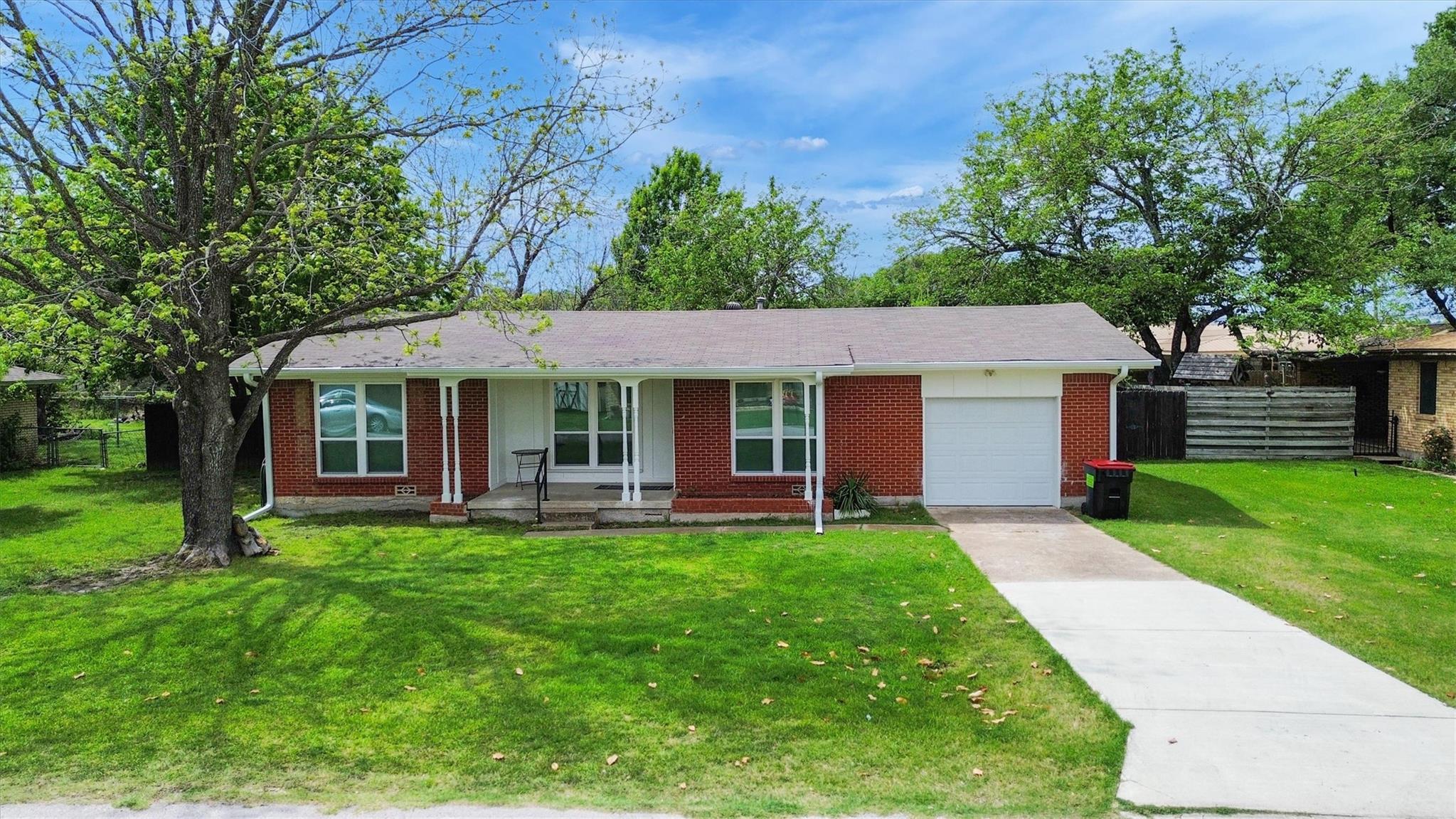 104 S Meadow Dr, Little River Academy, TX 76554