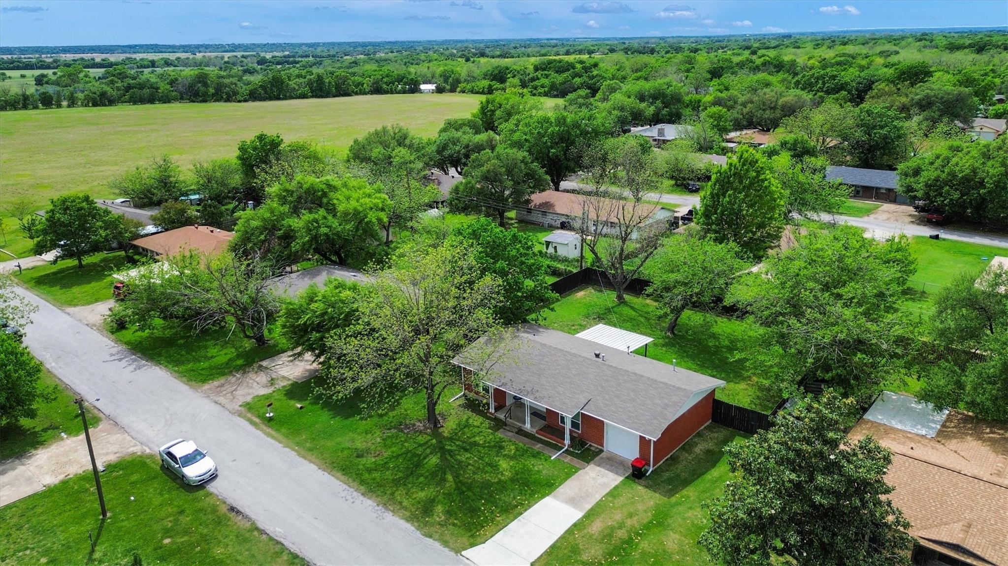 104 S Meadow Dr, Little River Academy, TX 76554