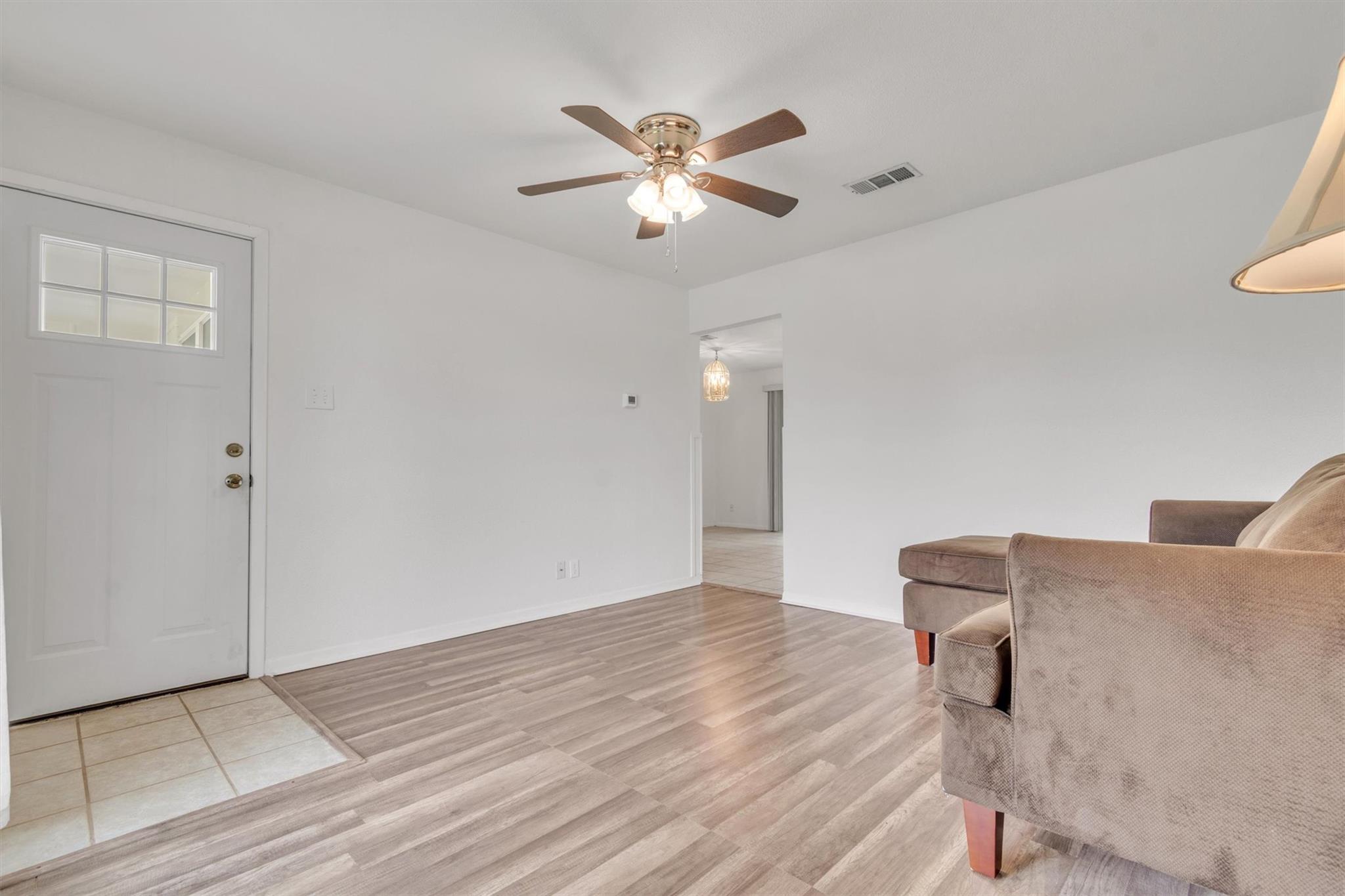 104 S Meadow Dr, Little River Academy, TX 76554