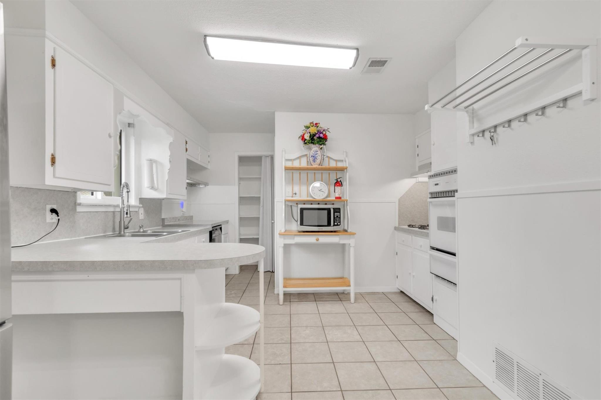 104 S Meadow Dr, Little River Academy, TX 76554