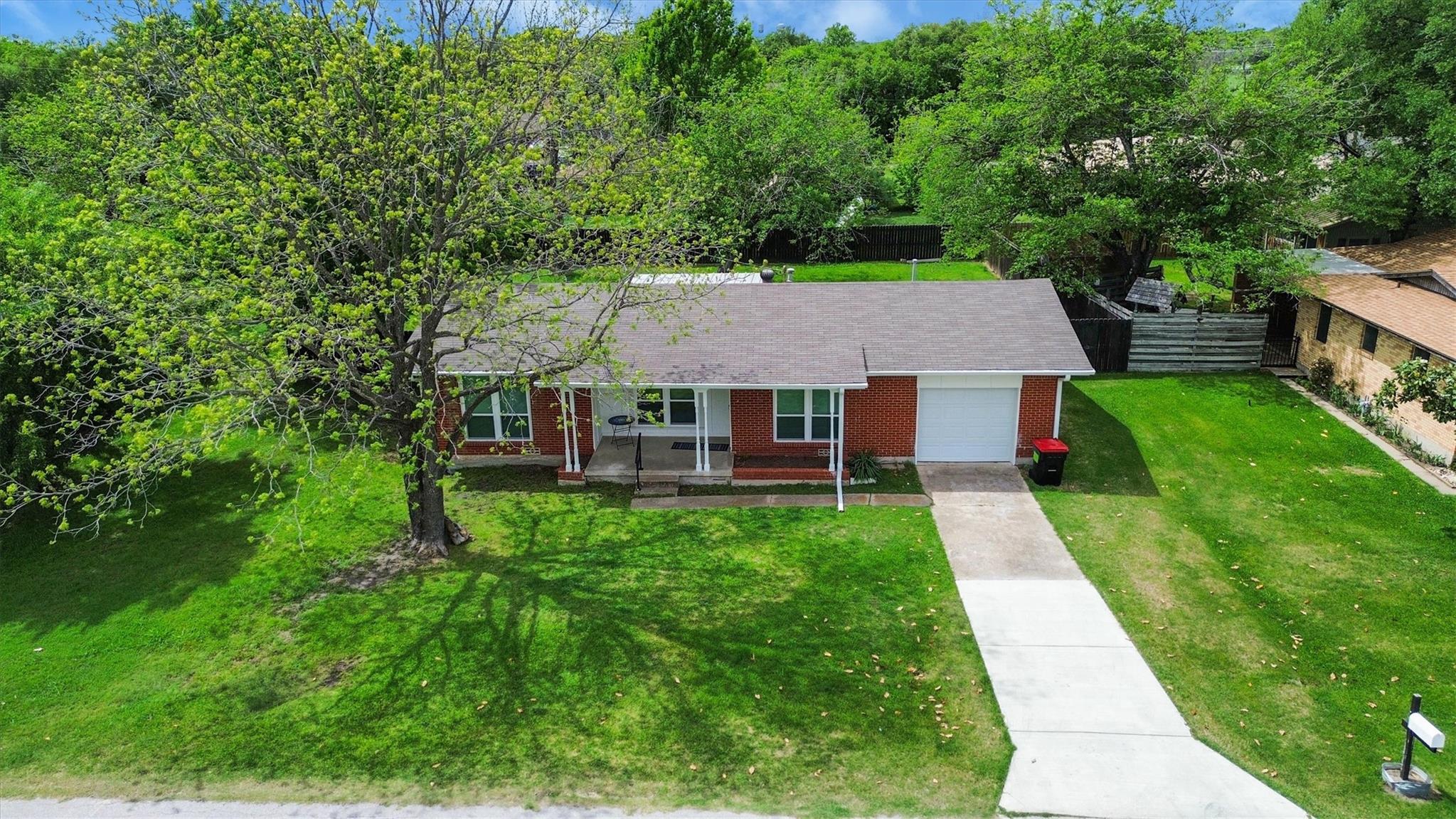 104 S Meadow Dr, Little River Academy, TX 76554