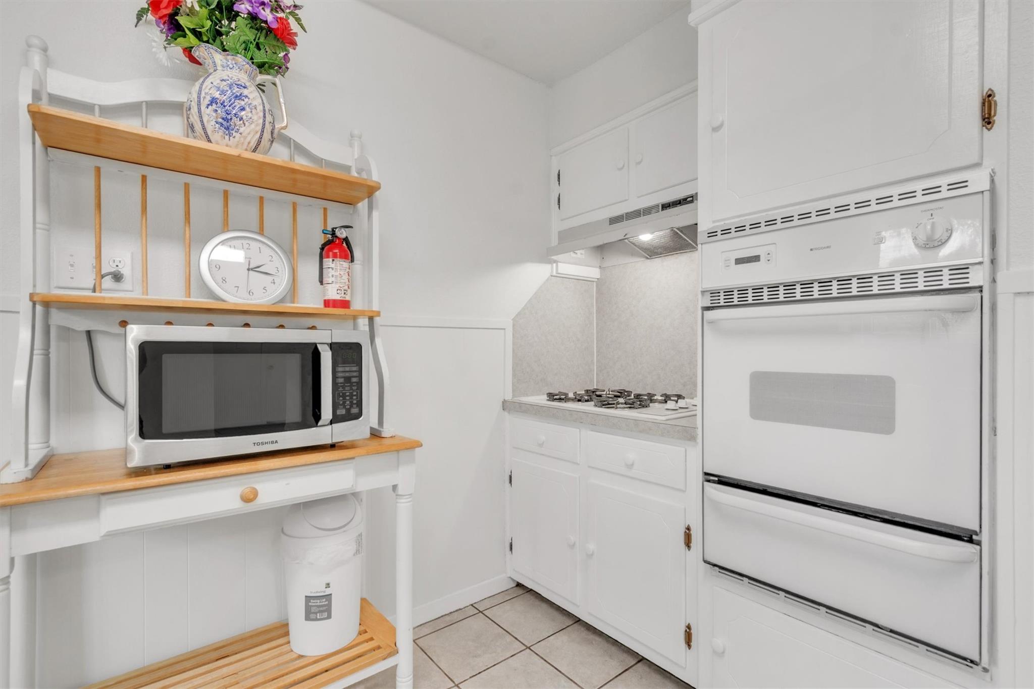 104 S Meadow Dr, Little River Academy, TX 76554