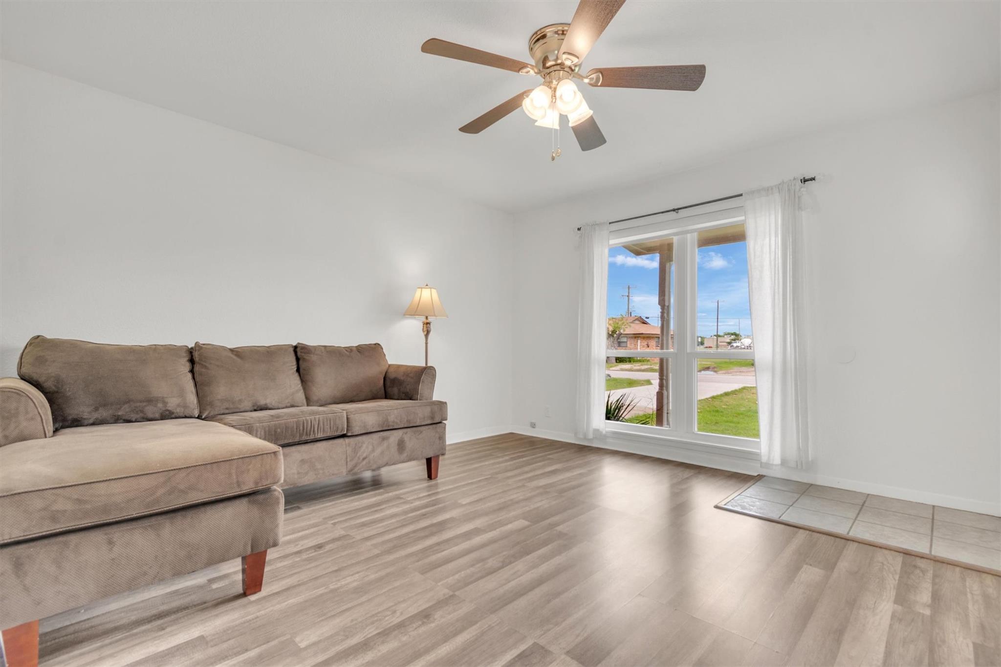 104 S Meadow Dr, Little River Academy, TX 76554